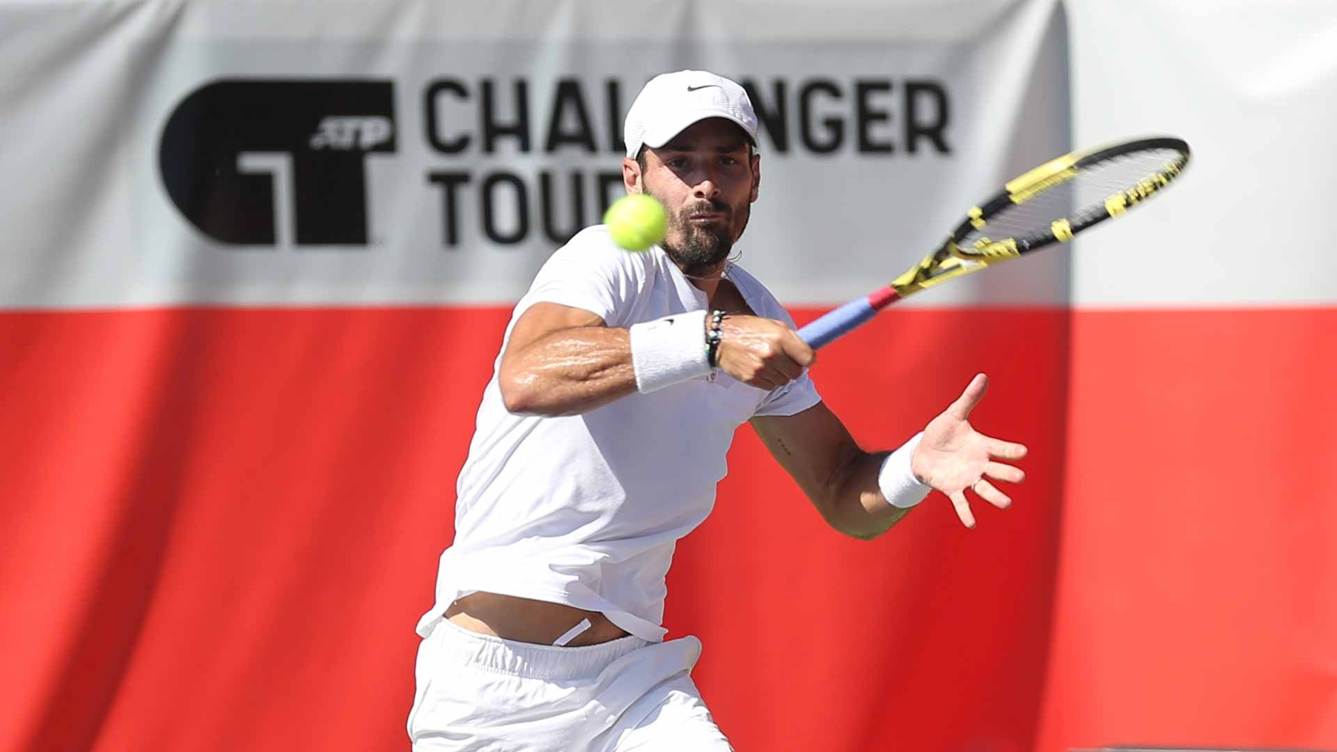 <a href='https://www.atptour.com/es/players/antoine-escoffier/e768/overview'>Antoine Escoffier</a> wins the hard-court tournament in Segovia, Spain.
