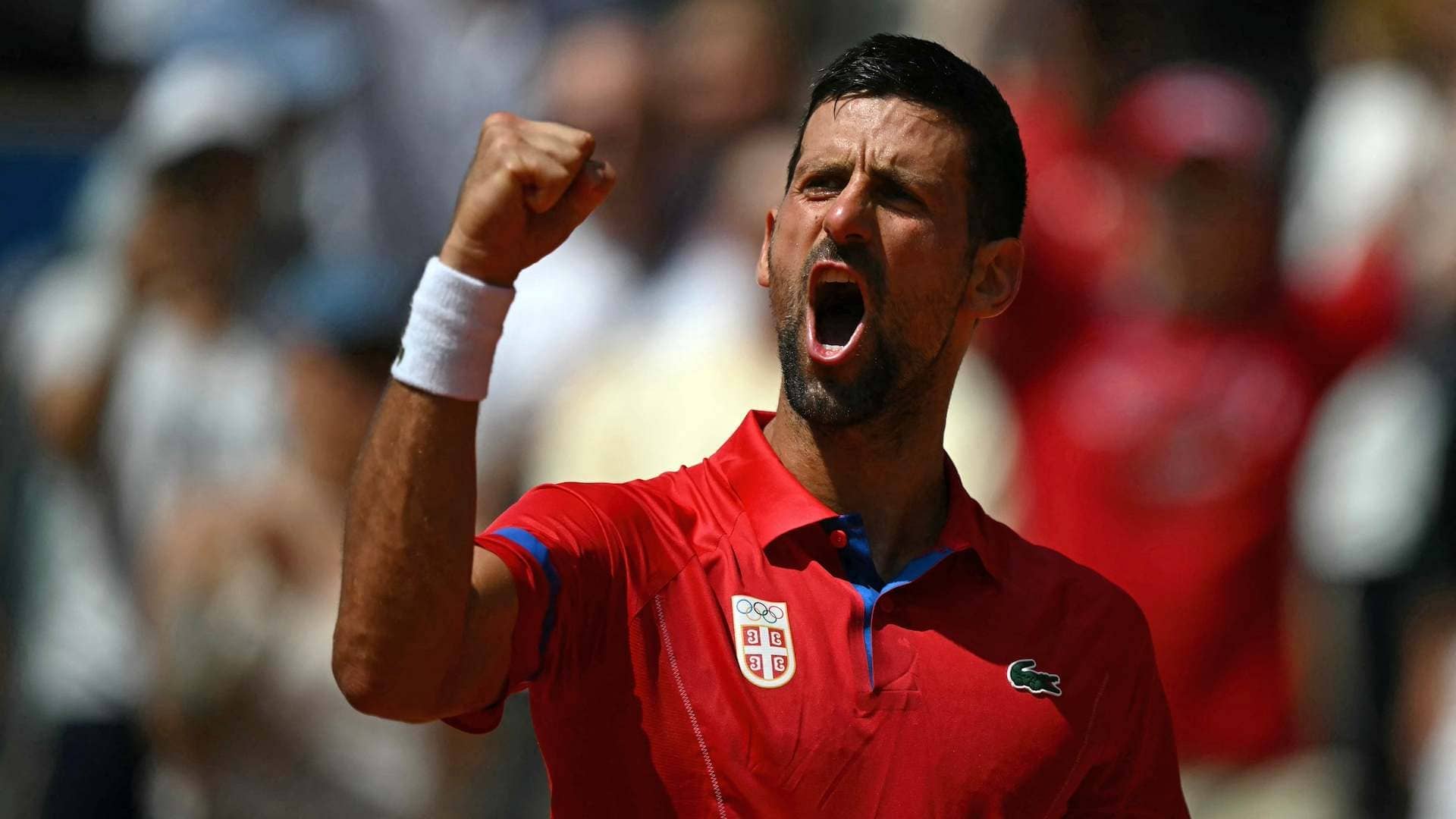 Novak Djokovic celebra un punto en los Juegos Olímpicos de París 2024.