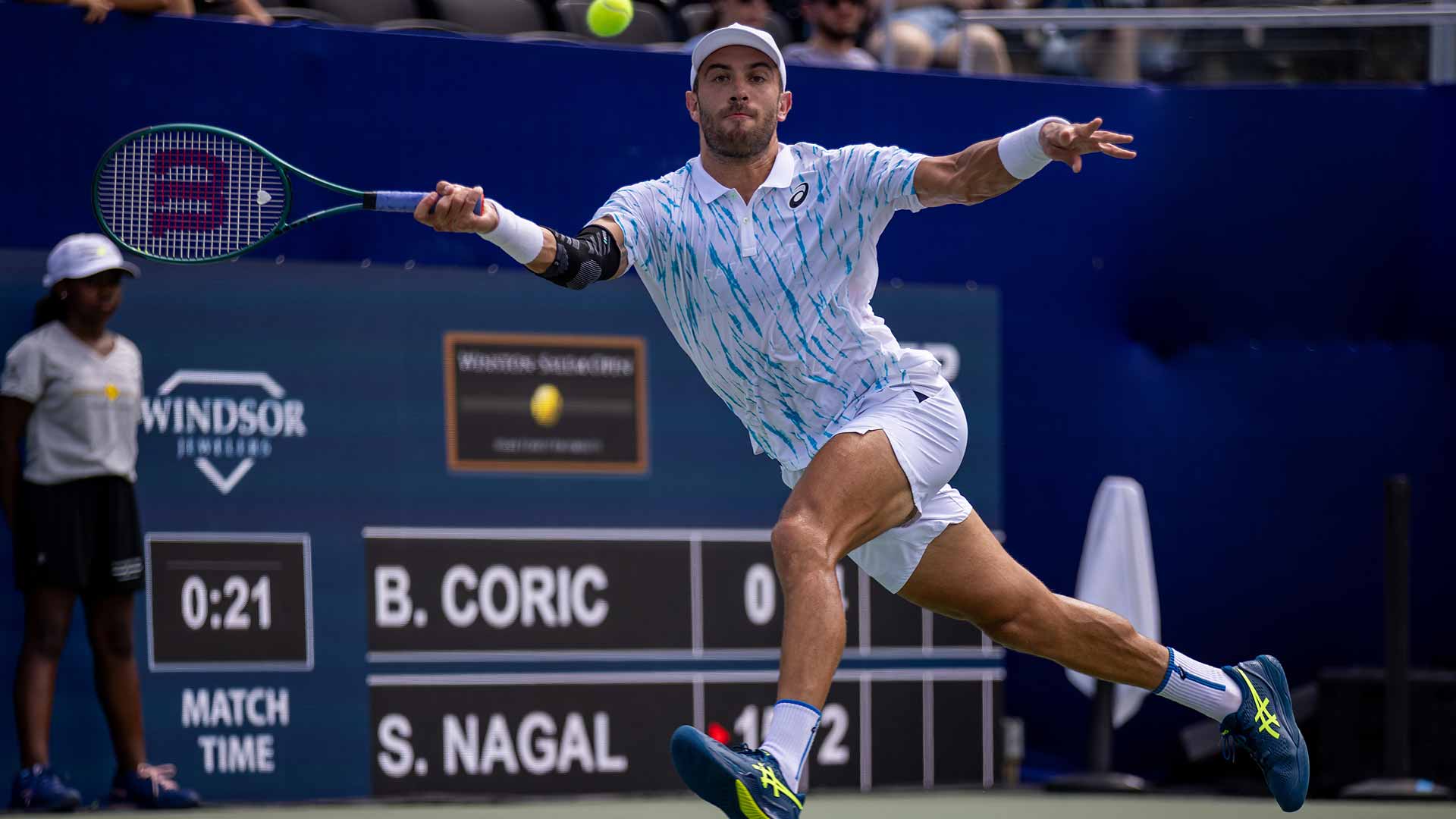 Borna Coric debuta con triunfo ante Sumit Nagal en Winston-Salem.