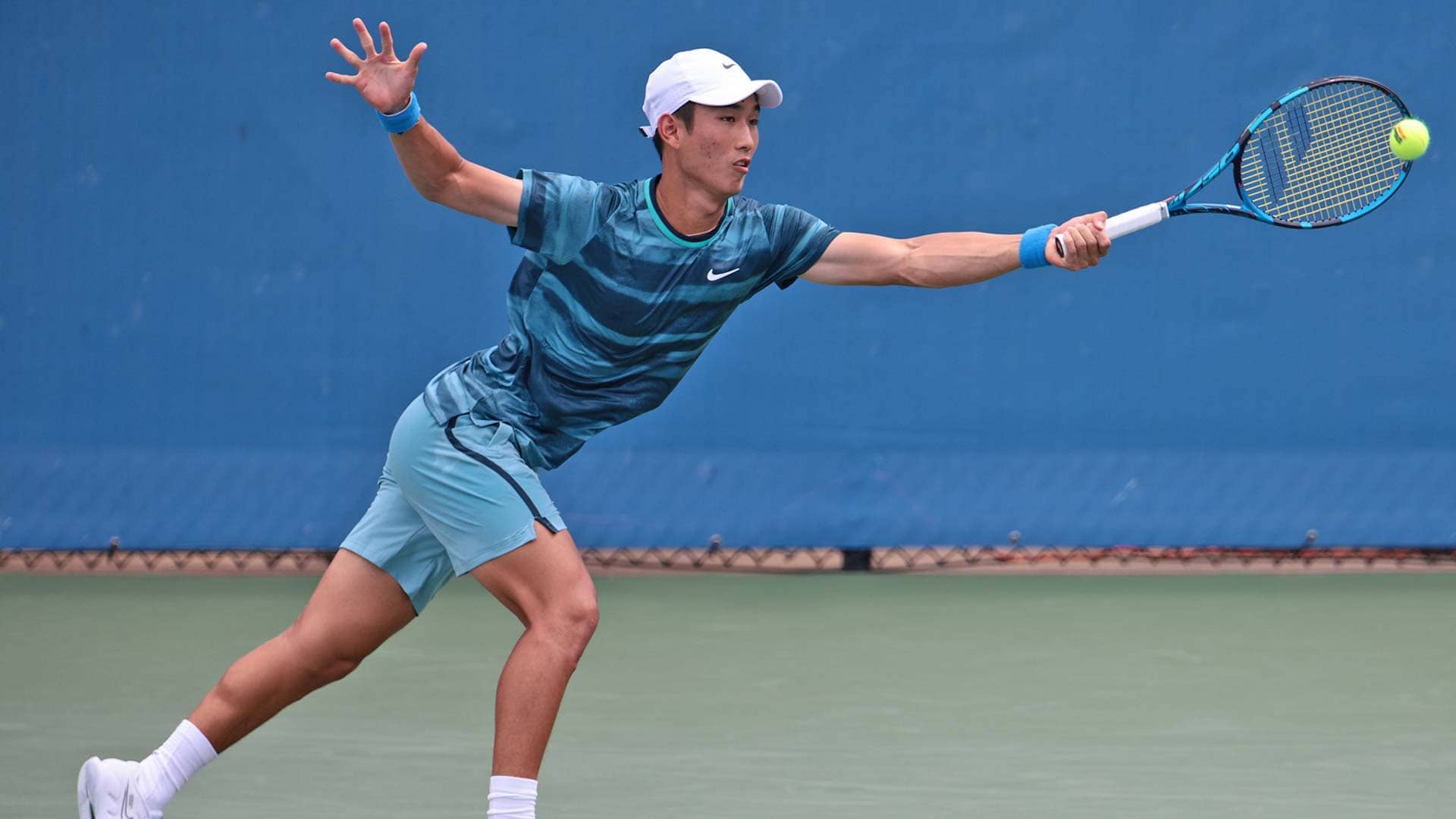 Shang Juncheng in action against Federico Comesana on Monday in Winston-Salem.
