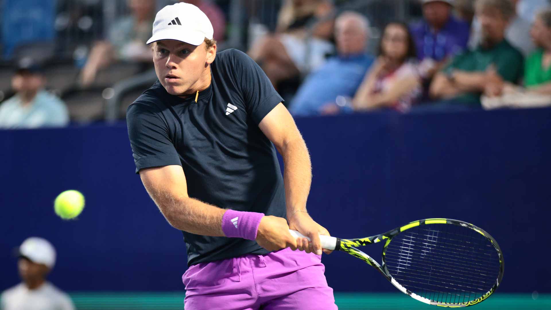 Alex Michelsen defeats Zizou Bergs 6-1, 6-2 at the Winston-Salem Open.