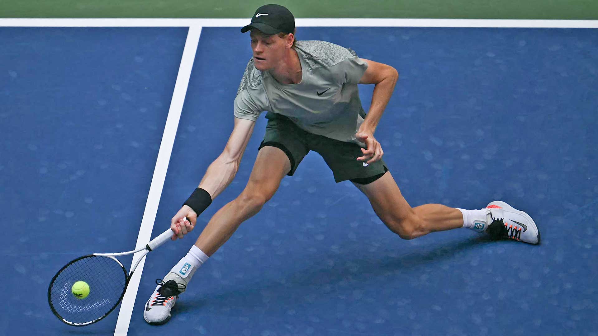 Jannik Sinner in action against Mackenzie McDonald on Tuesday at the US Open.
