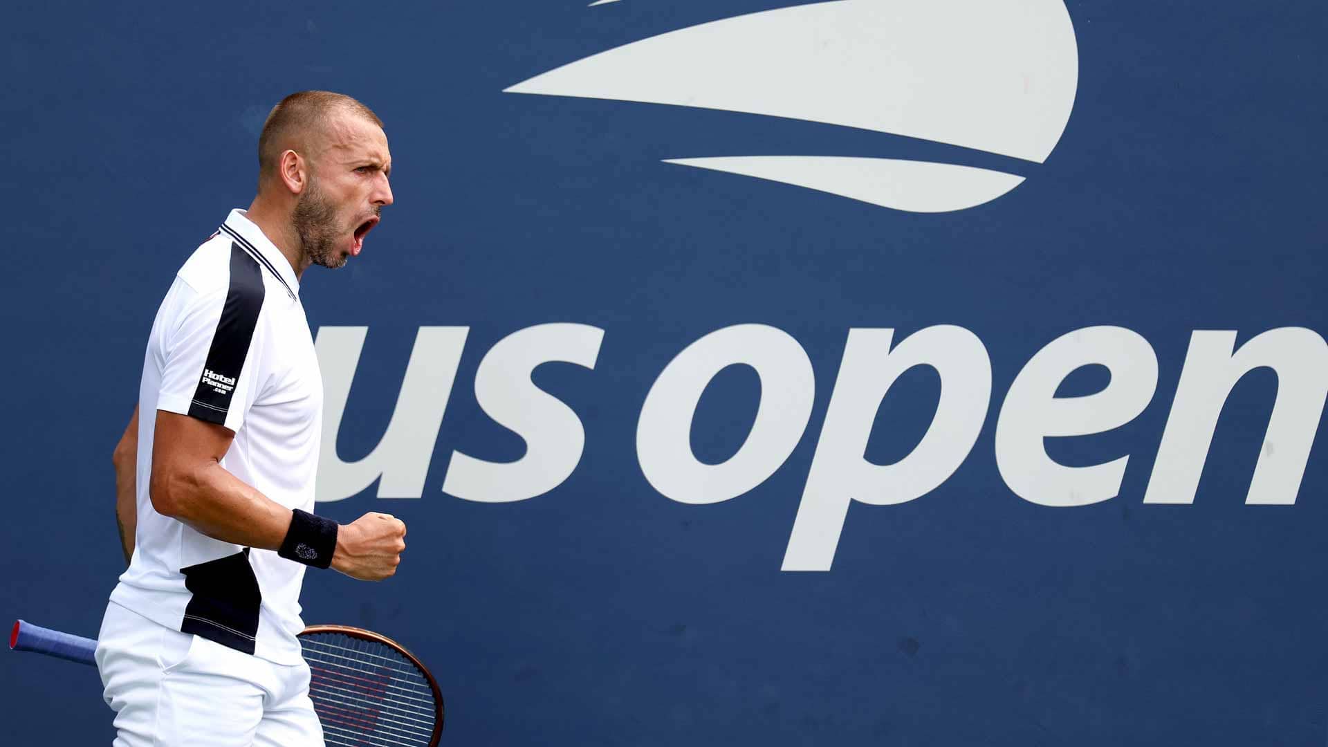 Daniel Evans defeats Karen Khachanov in five sets on Tuesday to reach the second round of the US Open.