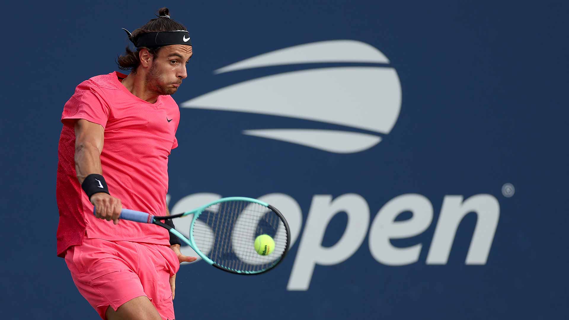 Lorenzo Musetti defeats Miomir Kecmanovic in five sets on Wednesday to reach the third round of the US Open.