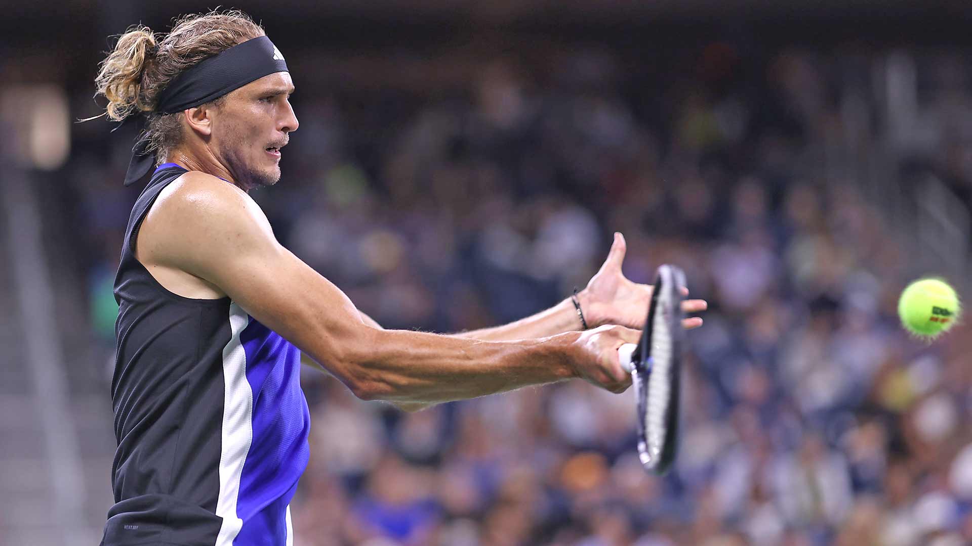 Alexander Zverev defeats Tomas Martin Etcheverry on Friday night at the US Open.