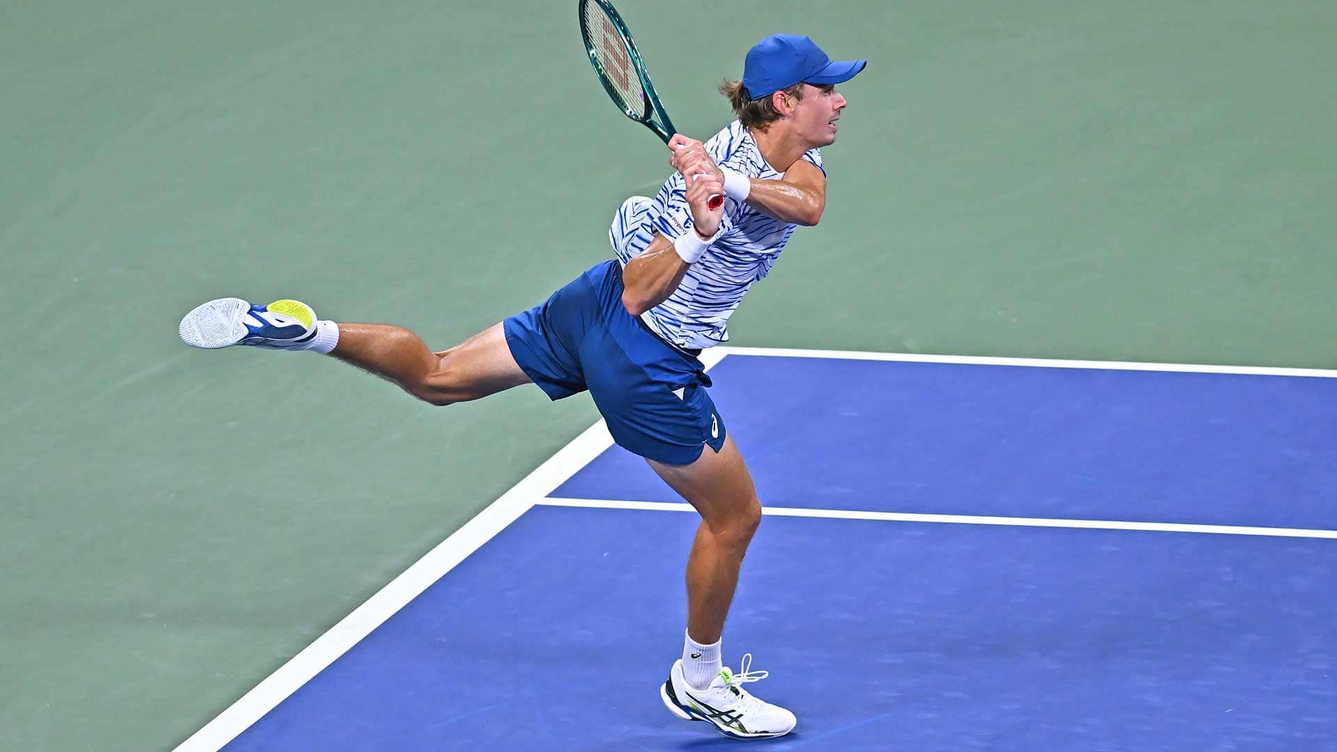 Alex de Minaur in action against Daniel Evans on Saturday at the US Open.