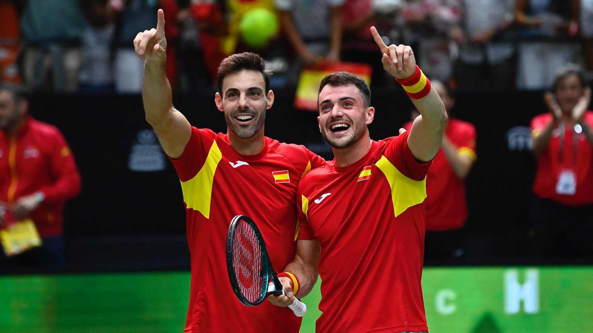 Marcel Granollers y Pedro Martínez celebran la victoria de España ante Australia en Copa Davis.