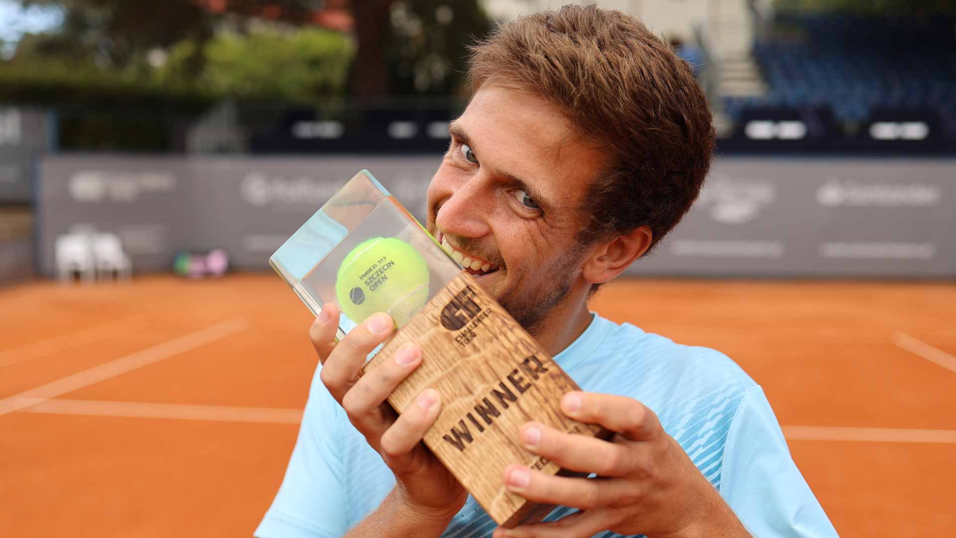 <a href='https://www.atptour.com/en/players/vit-kopriva/ki82/overview'>Vit Kopriva</a> wins the Szczecin Challenger.