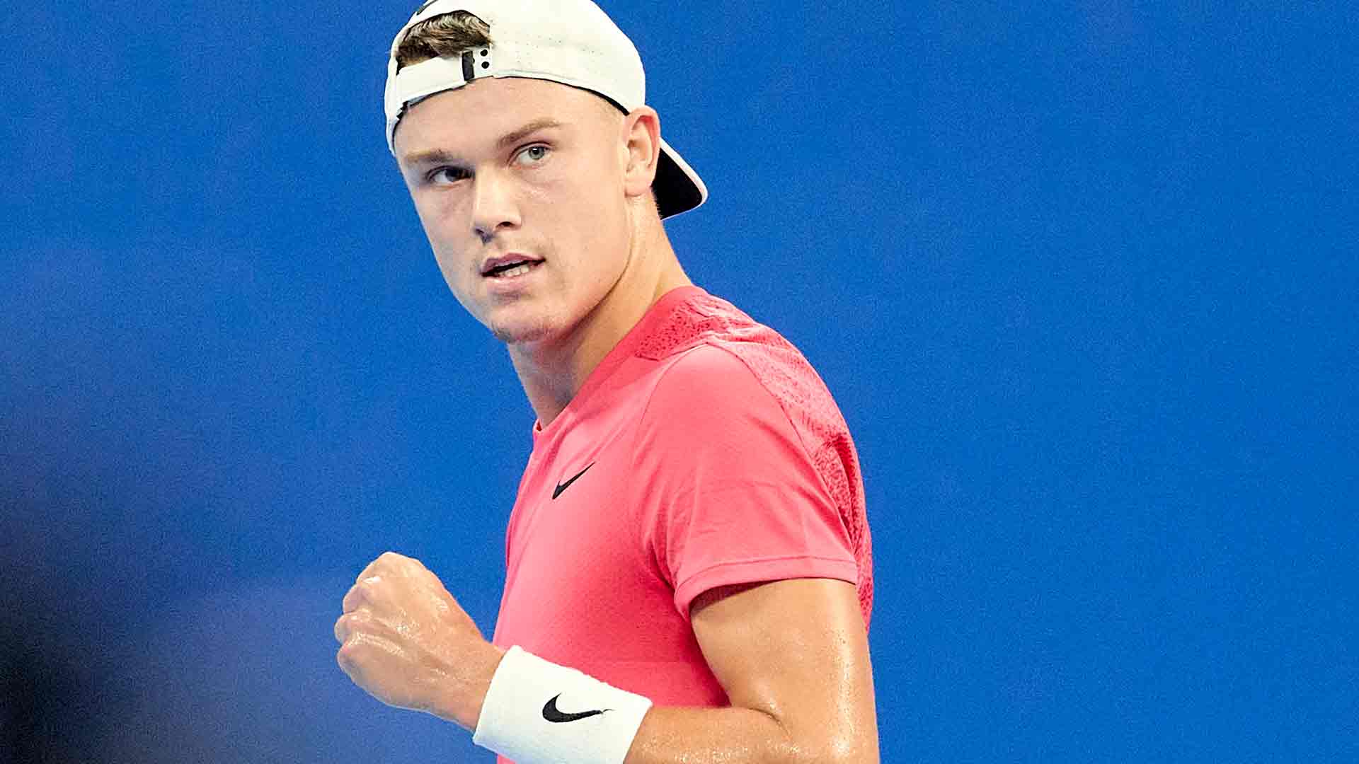 Holger Rune logró su primera victoria en el ATP 500 de Tokio este jueves.