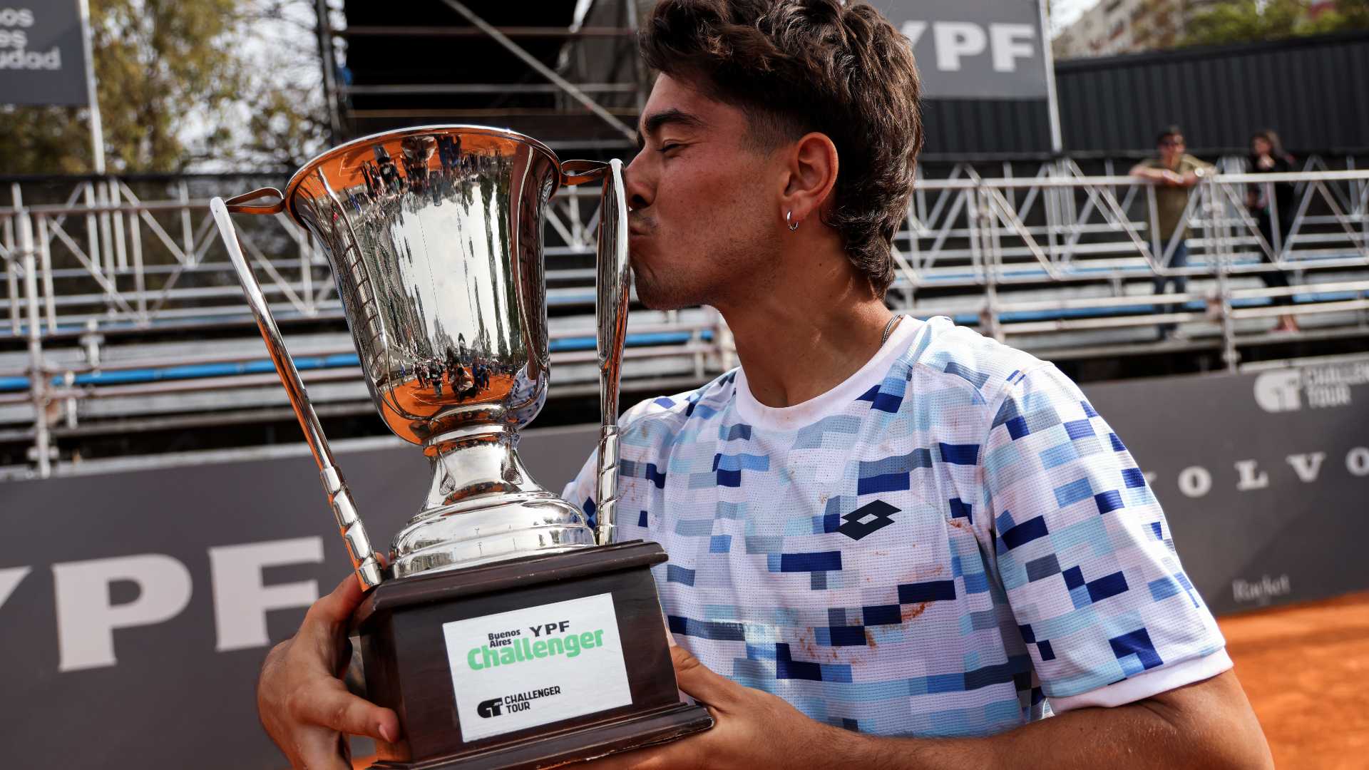 Francisco Comesaña venció a Federico Coria tras salvar 2 MP para ser campeón en Buenos Aires.