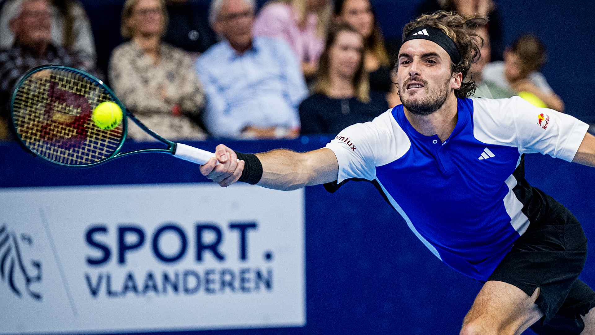 Tsitsipas hangs on in Antwerp