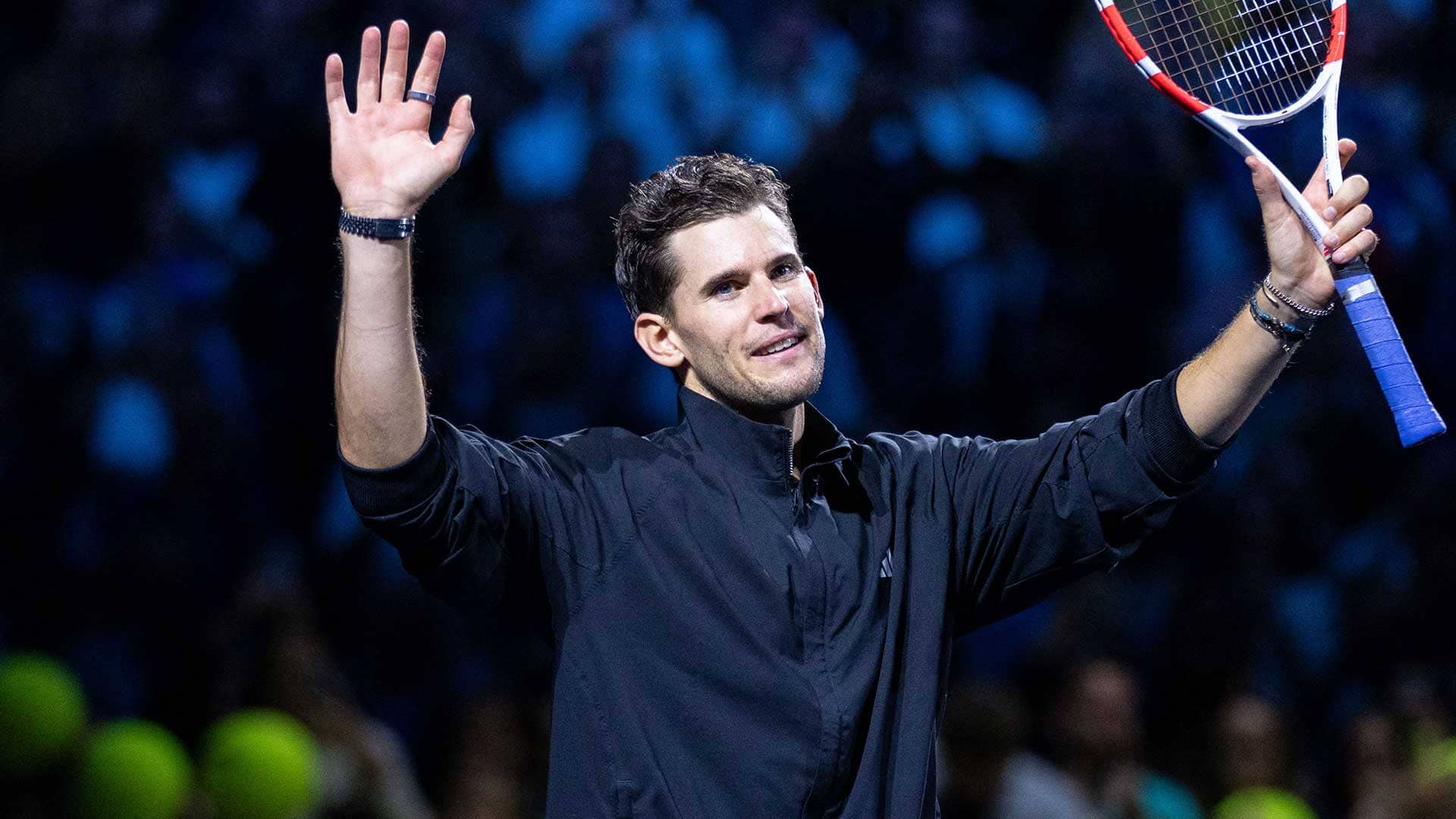 Dominic Thiem se despide de los aficionados en Viena.