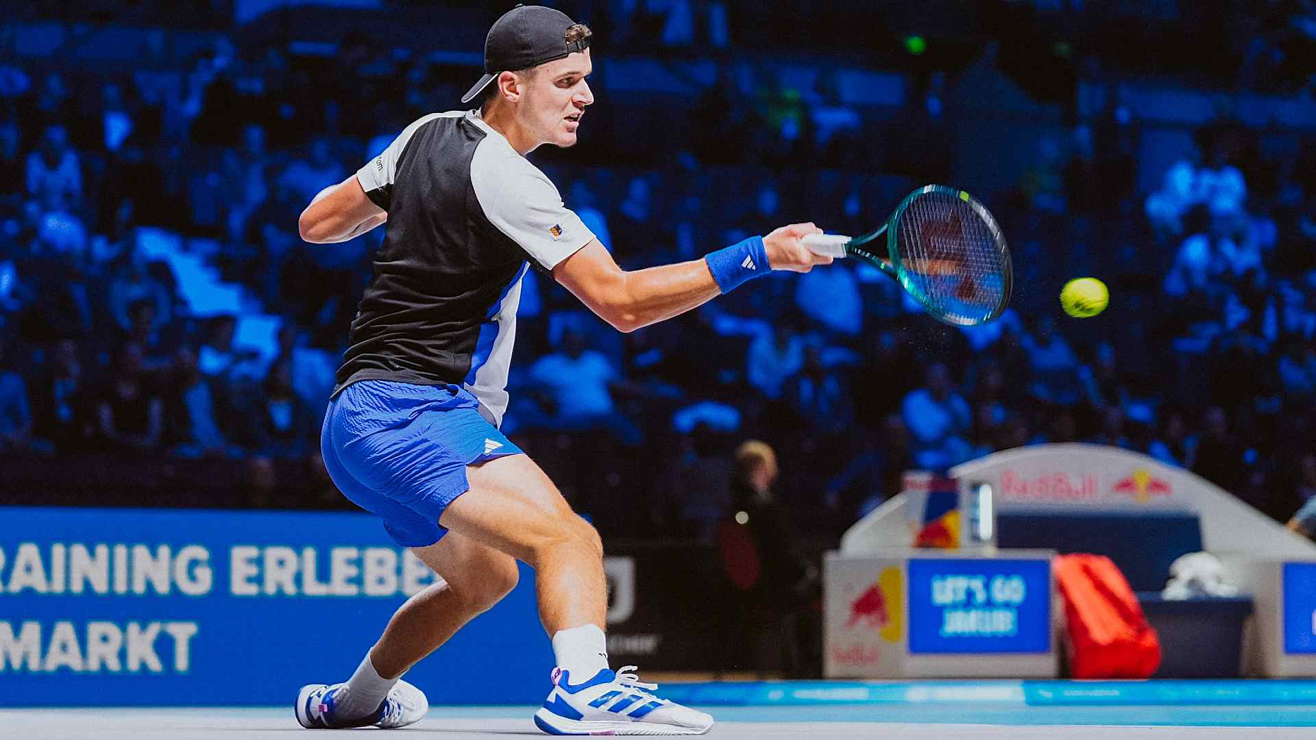 Jakub Mensik advances to a fifth tour-level quarter-final of 2024 at the Erste Bank Open.