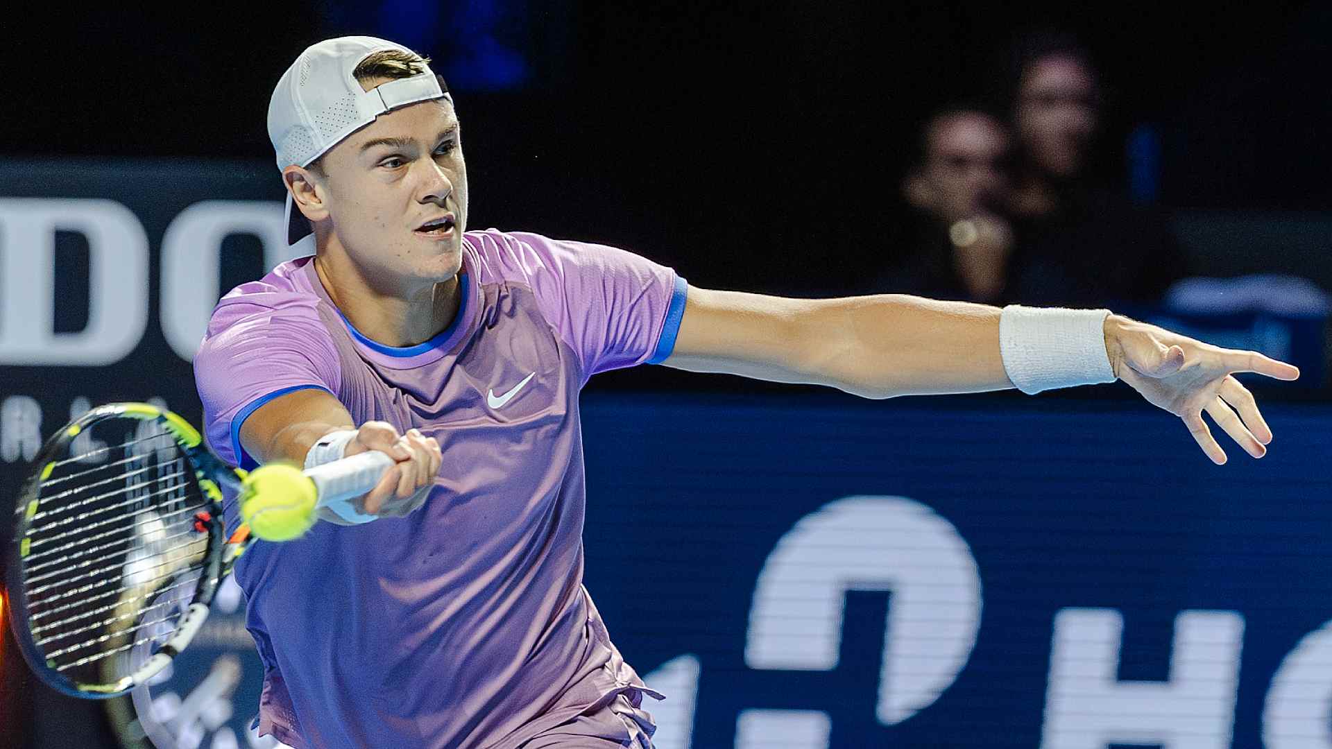 Holger Rune advances to his third consecutive semi-final at the Swiss Indoors Basel.