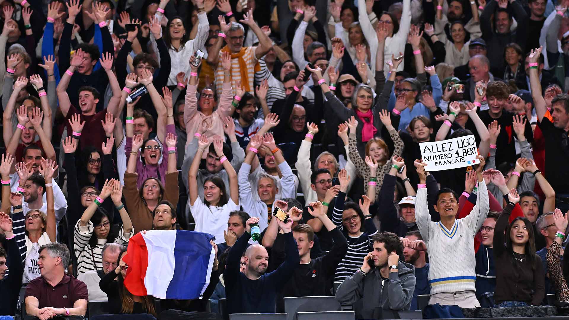 French fans cheer on <a href='https://www.atptour.com/en/players/ugo-humbert/hh26/overview'>Ugo Humbert</a>.