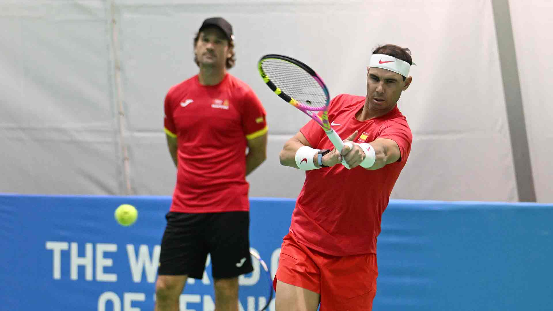 Rafael Nadal durante su primera sesión de entrenamiento este jueves en Málaga.