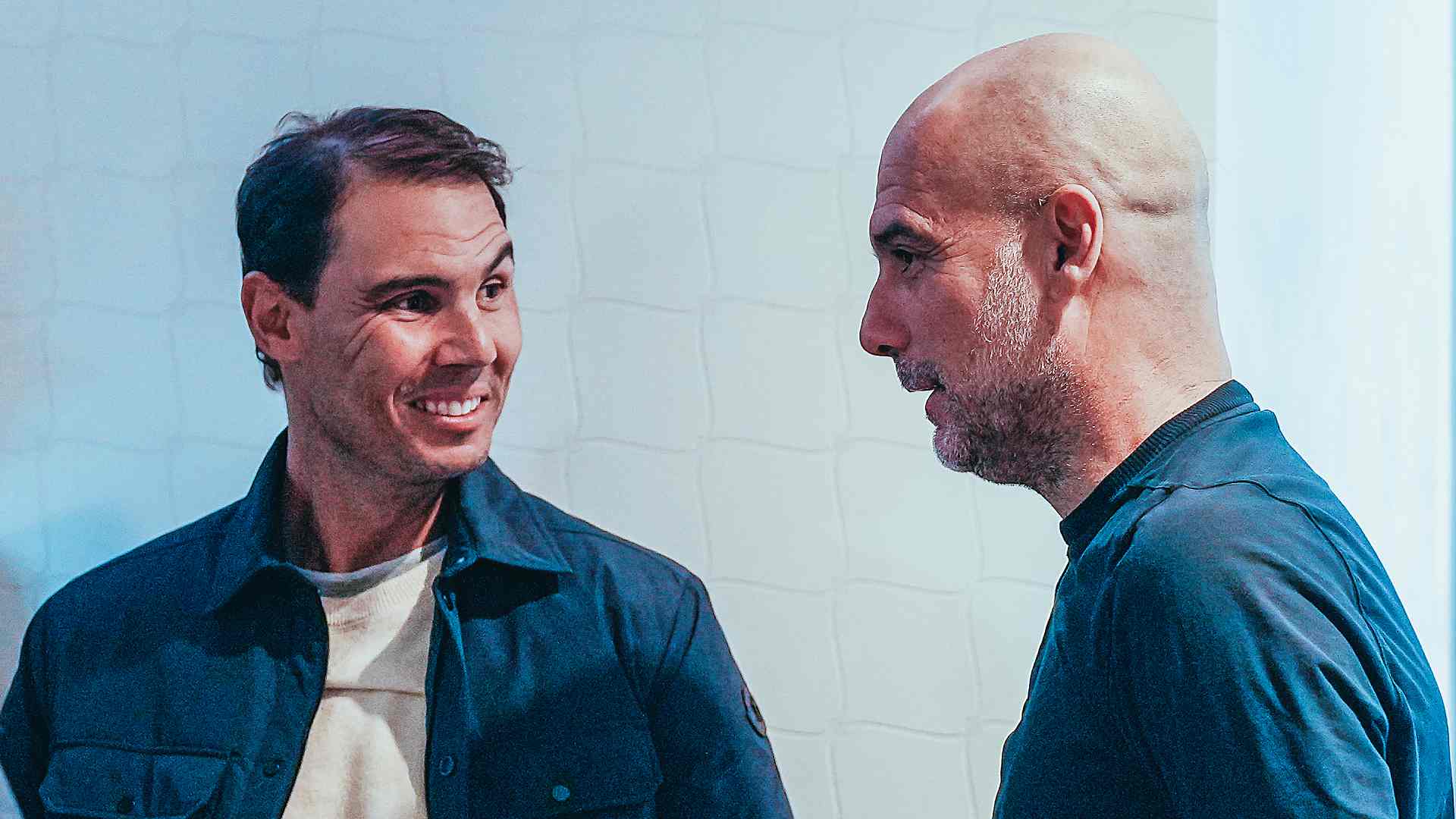 <a href='https://www.atptour.com/en/players/rafael-nadal/n409/overview'>Rafael Nadal</a> speaks to Manchester City manager Pep Guardiola.