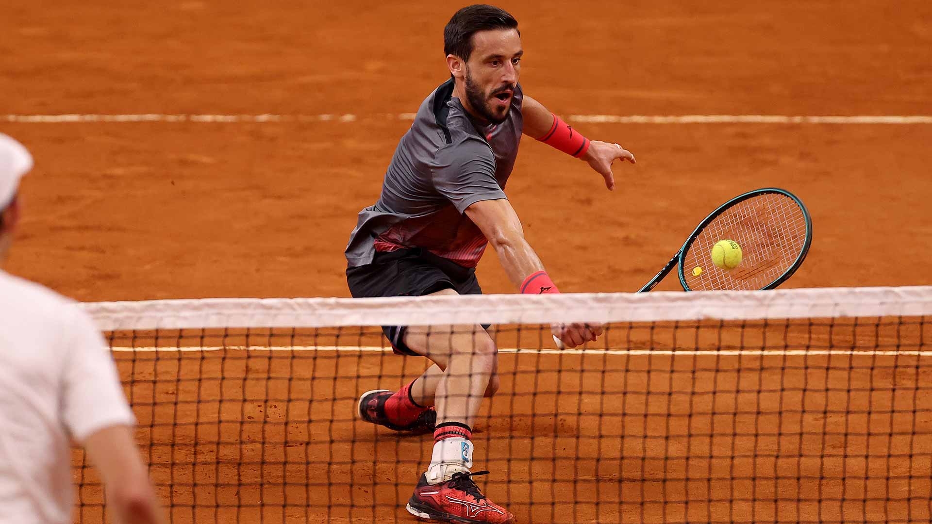 <a href='https://www.atptour.com/en/players/damir-dzumhur/d923/overview'>Damir Dzumhur</a> in action at the Maia Challenger.