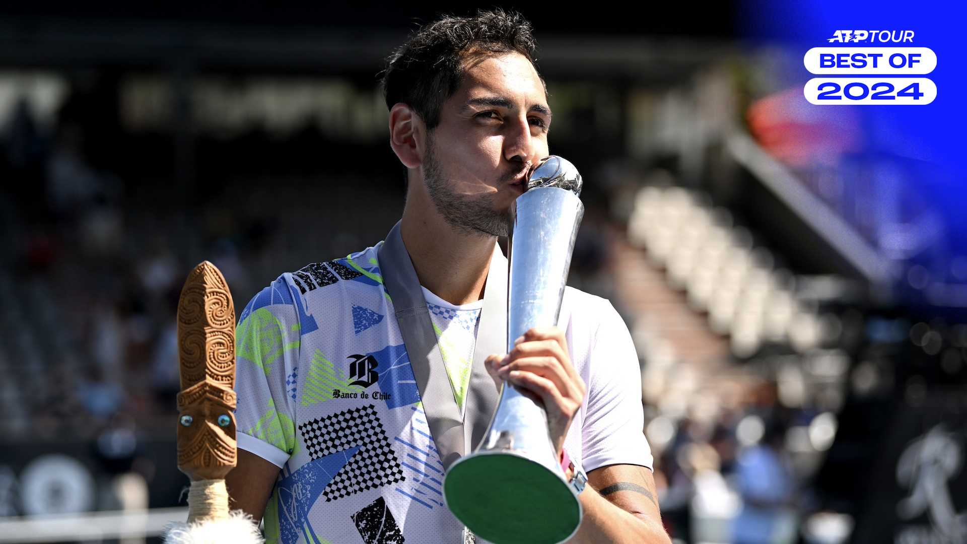 Alejandro Tabilo celebra su primer título ATP Tour en el ASB Classic 2024 de Auckland.