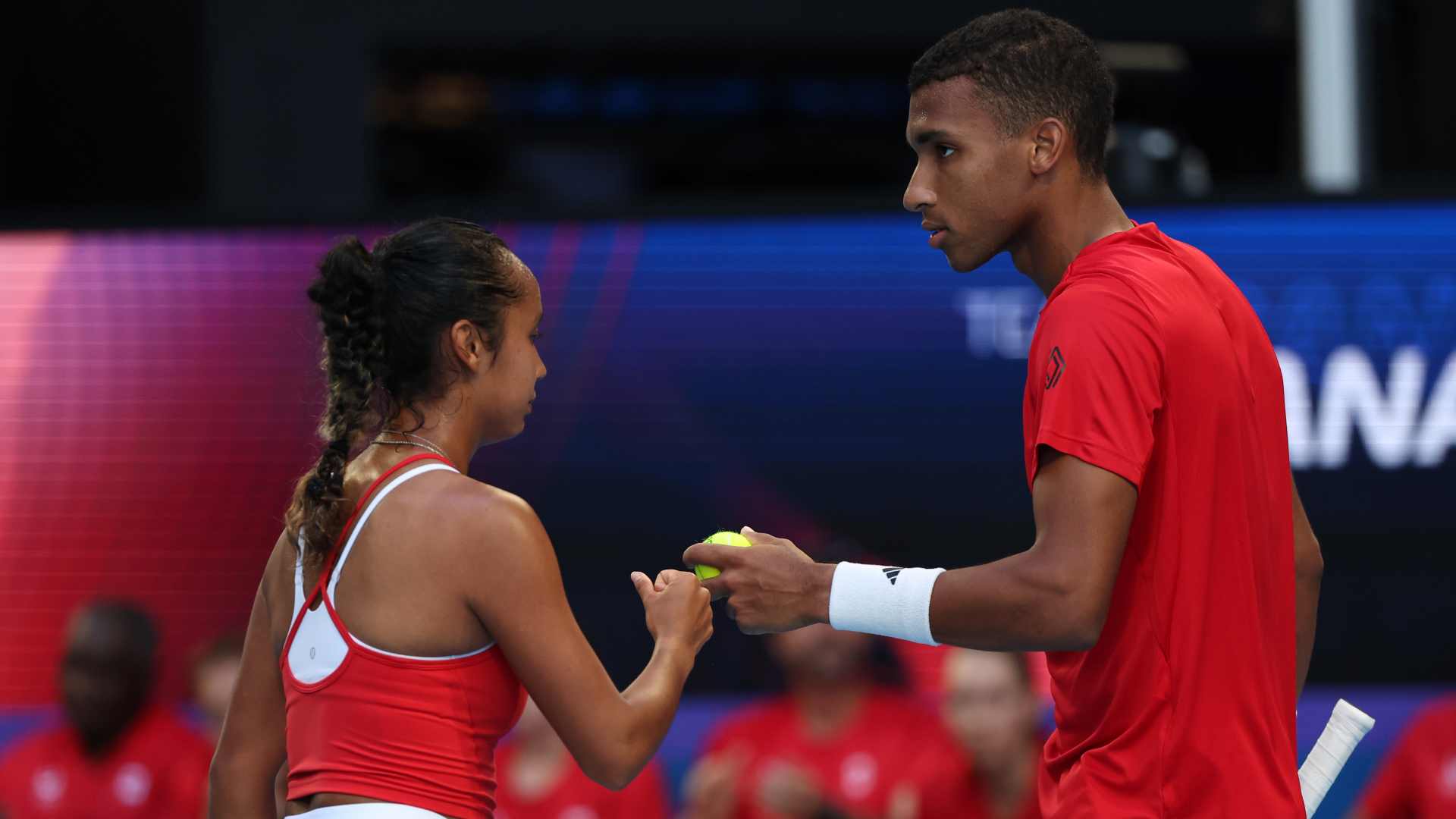 Leylah Fernandez and Felix Auger-Aliassime claim crucial win for Canada over Croatia at the United Cup in Perth.