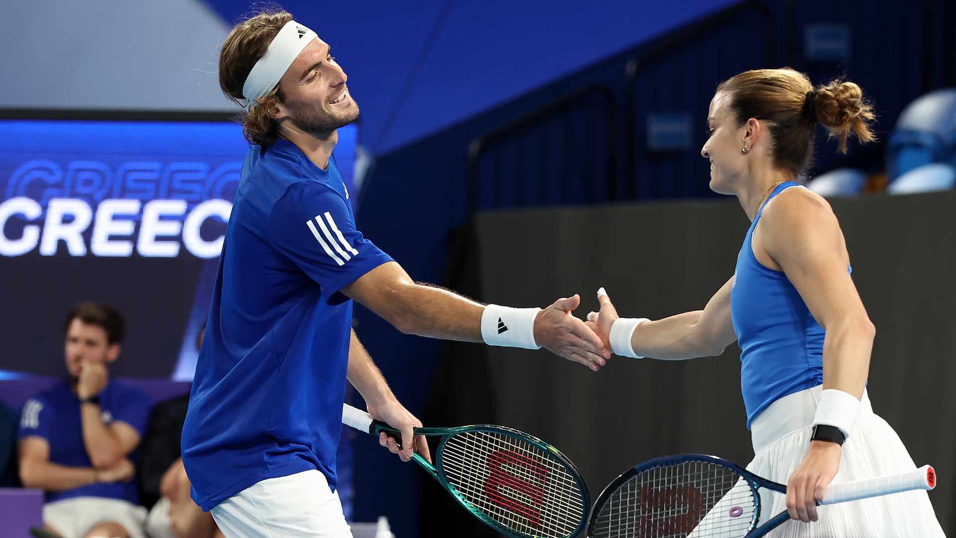 Stefanos Tsitsipas y Maria Sakkari sellan la eliminatoria United Cup de Grecia sobre España ganando el dobles mixto decisivo.