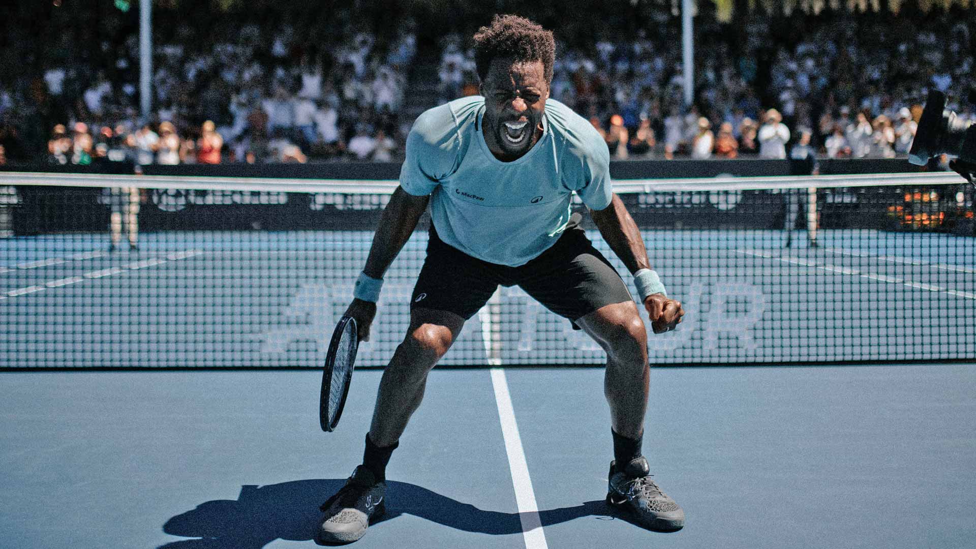 Monfils tops Bergs, makes history in Auckland