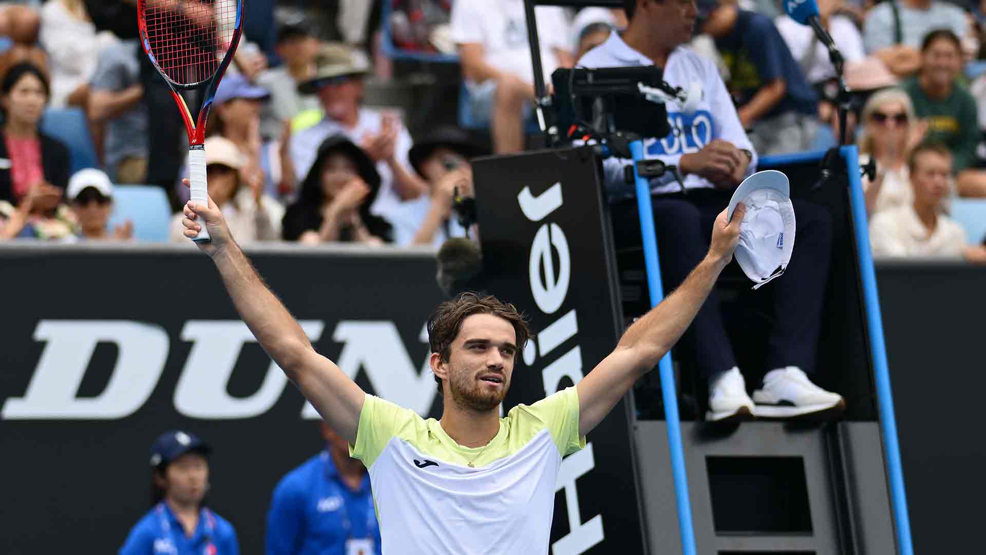 Tomas Machac celebra su victoria de segunda ronda ante Reilly Opelka.