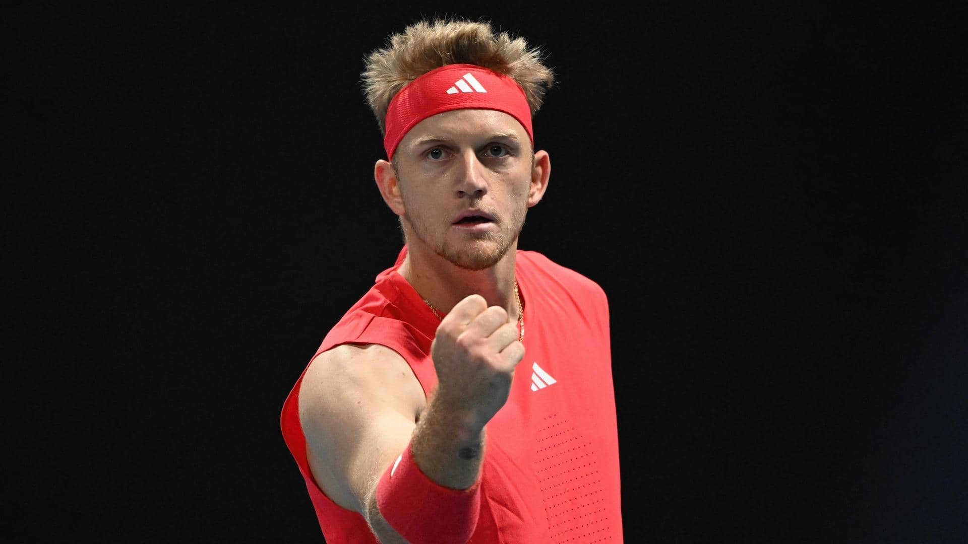 Alejandro Davidovich celebra un punto ante Felix Auger-Aliassime en la 2ª ronda del Abierto de Australia.