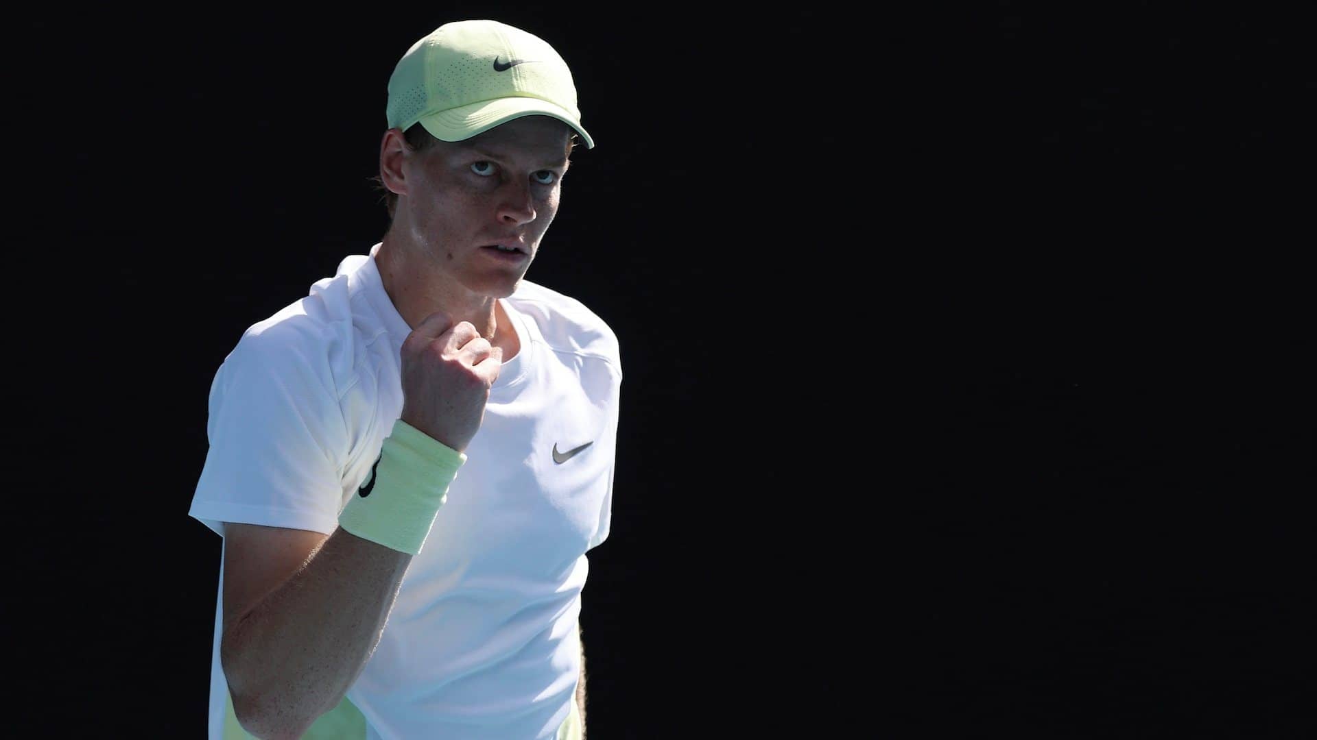 Jannik Sinner medirá a Tristan Schoolkate en el Abierto de Australia 2025.