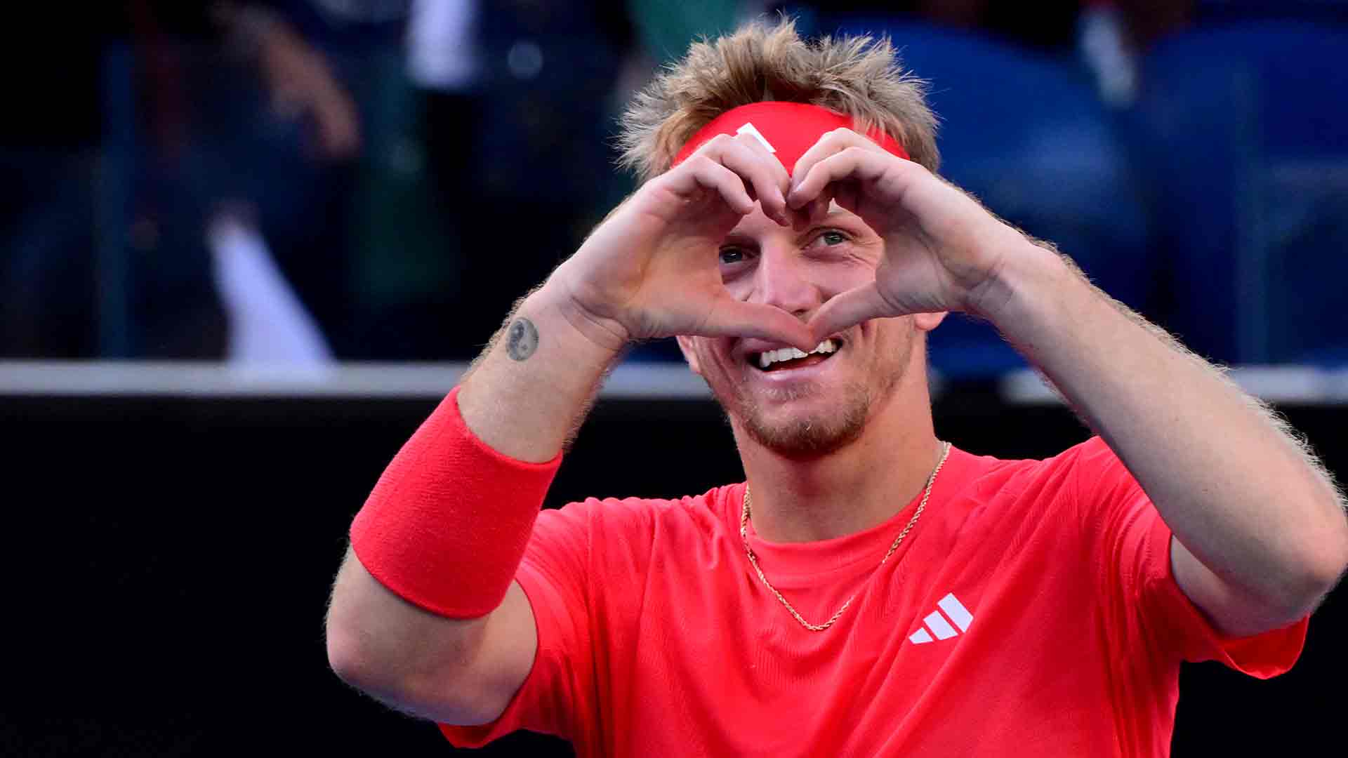 Alejandro Davidovich Fokina celebra su victoria ante Jakub Mensik en tercera ronda en Melbourne.