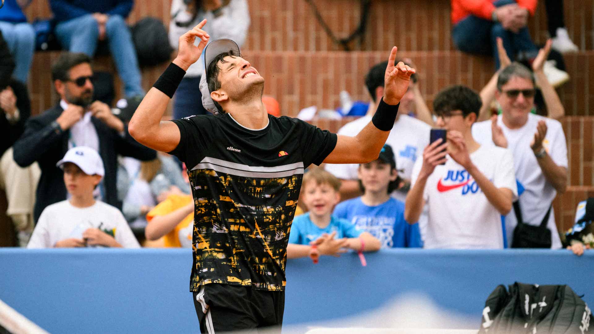 <a href='https://www.atptour.com/en/players/francesco-passaro/p0ct/overview'>Francesco Passaro</a> celebrates winning the 2024 Turin Challenger.