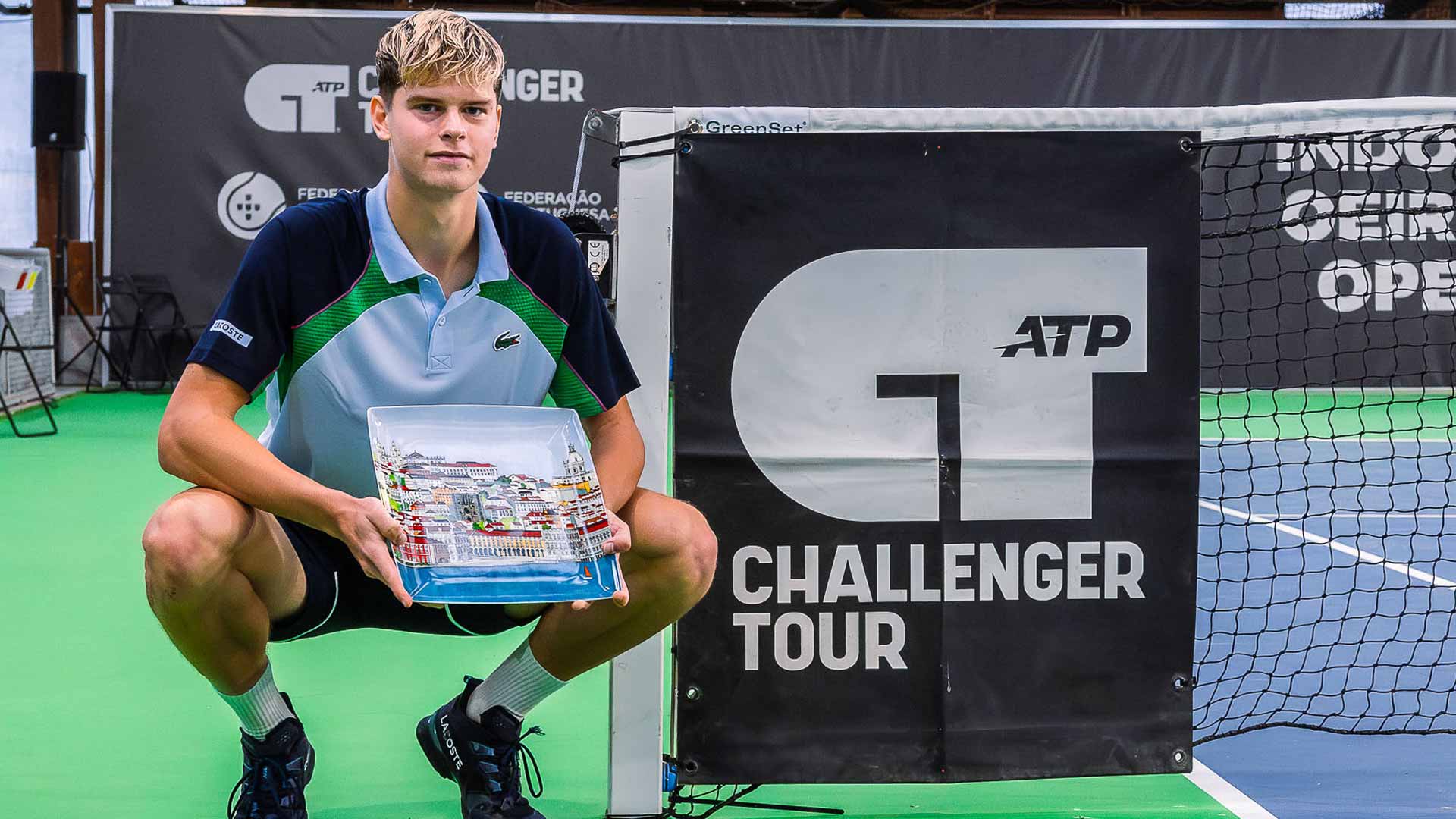 <a href='https://www.atptour.com/en/players/alexander-blockx/b0pg/overview'>Alexander Blockx</a> is crowned champion at the Oeiras Challenger.