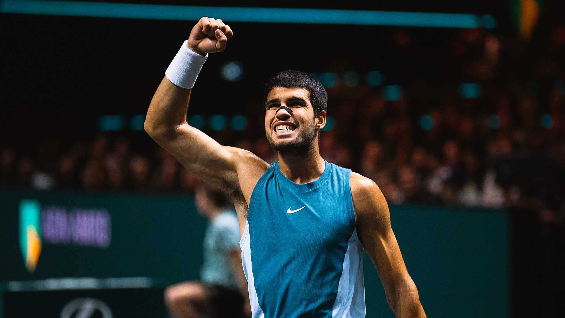 Carlos Alcaraz in action against Hubert Hurkacz at the ABN AMRO Open on Saturday.