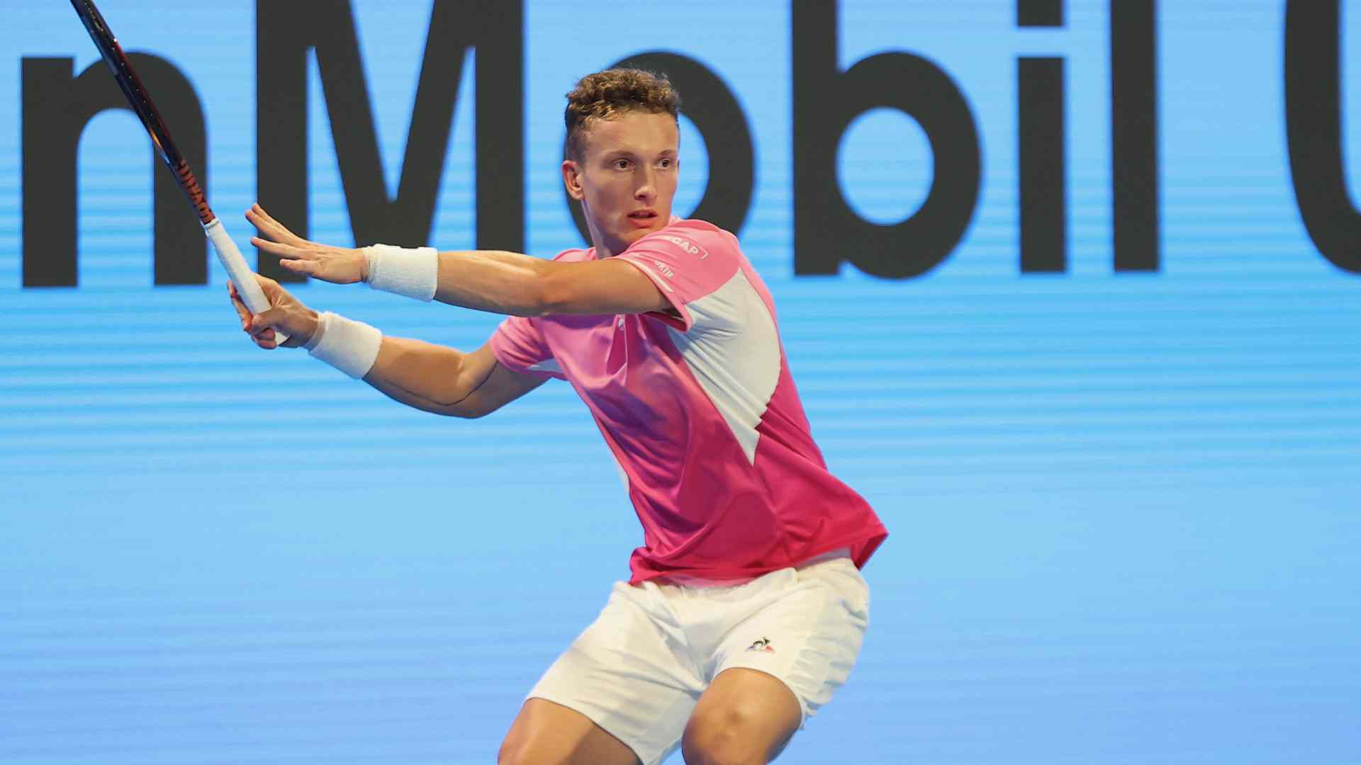 Jiri Lehecka in action at the 2025 Qatar ExxonMobil Open in Doha.