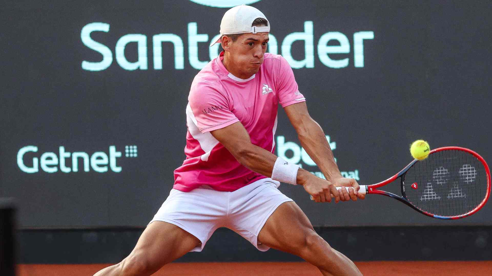 Defending champ Baez nears Rio history, will meet Muller in final