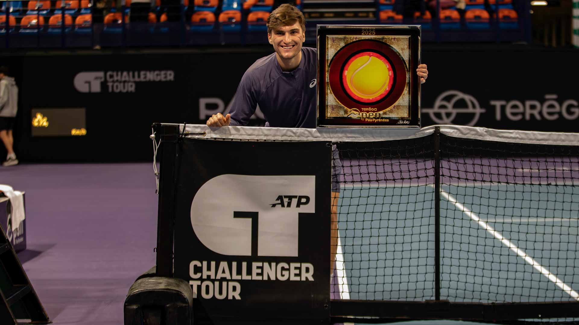 <a href='https://www.atptour.com/en/players/raphael-collignon/c0jp/overview'>Raphael Collignon</a> wins the Pau Challenger.