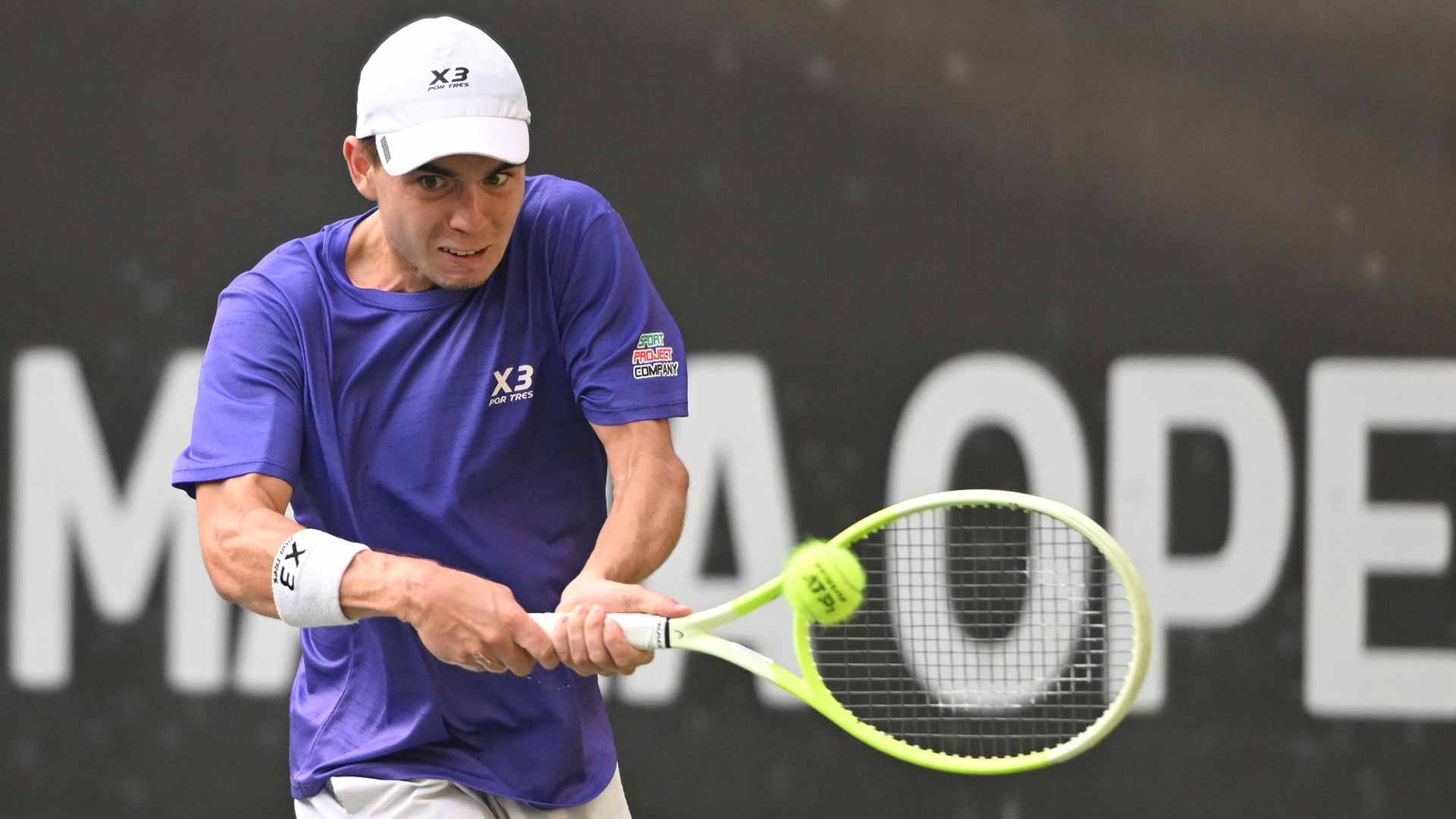<a href='https://www.atptour.com/en/players/dalibor-svrcina/s0gd/overview'>Dalibor Svrcina</a> in action at the Pune Challenger.