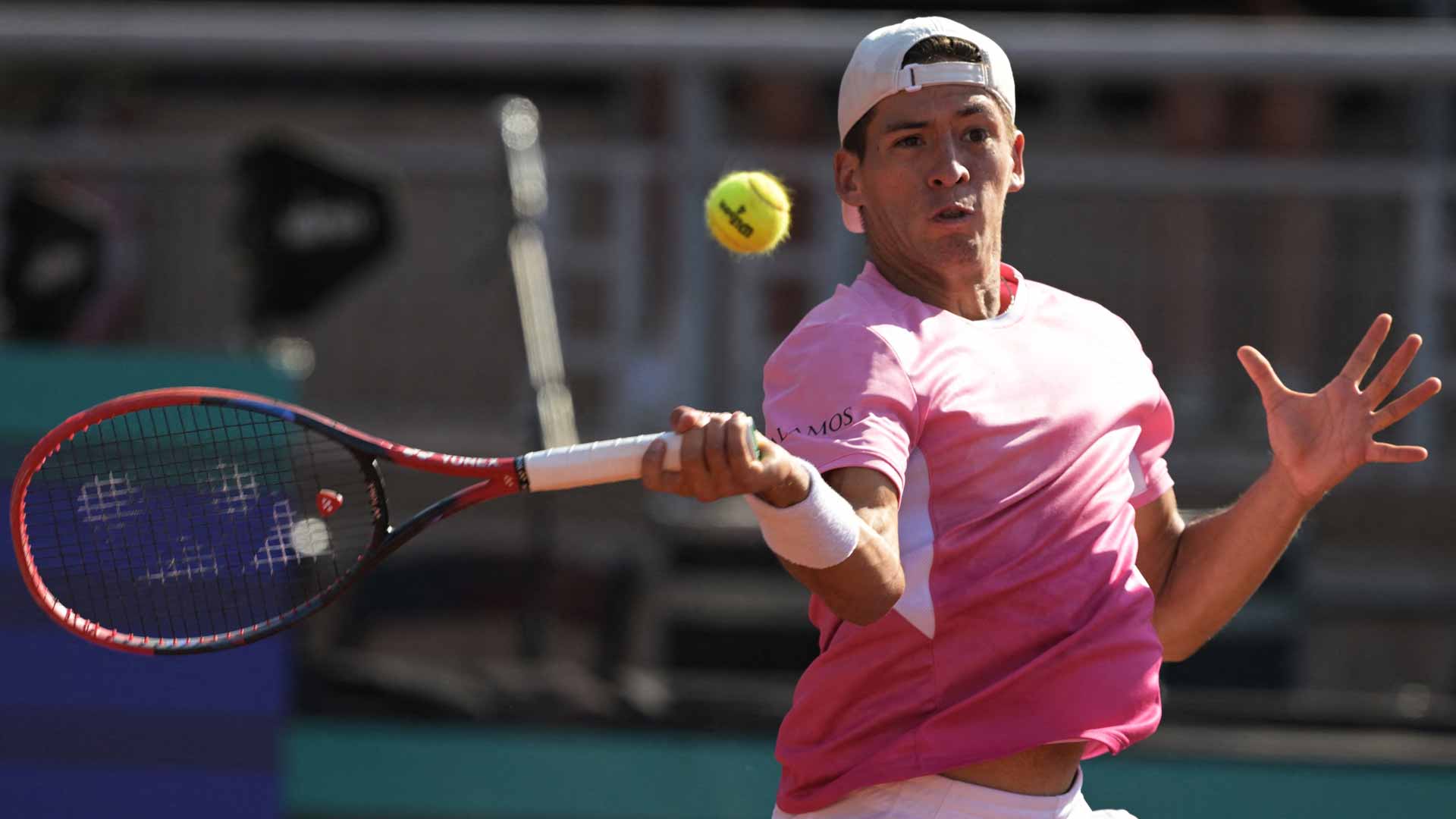Shared coach, but only one winner! Baez tops Comesana in Santiago