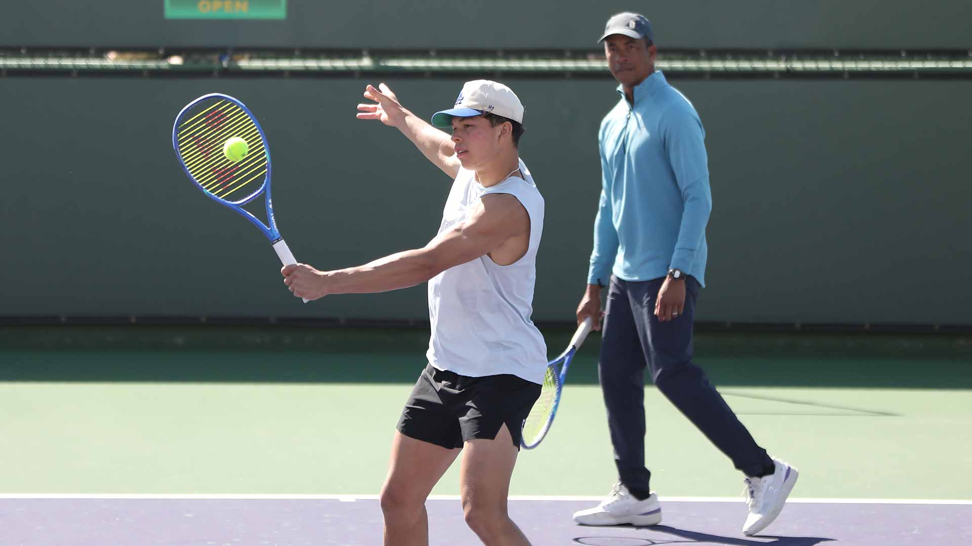 <a href='https://www.atptour.com/en/players/ben-shelton/s0s1/overview'>Ben Shelton</a> practises under the watchful eye of his coach and father, <a href='https://www.atptour.com/en/players/bryan-shelton/s380/overview'>Bryan Shelton</a>.