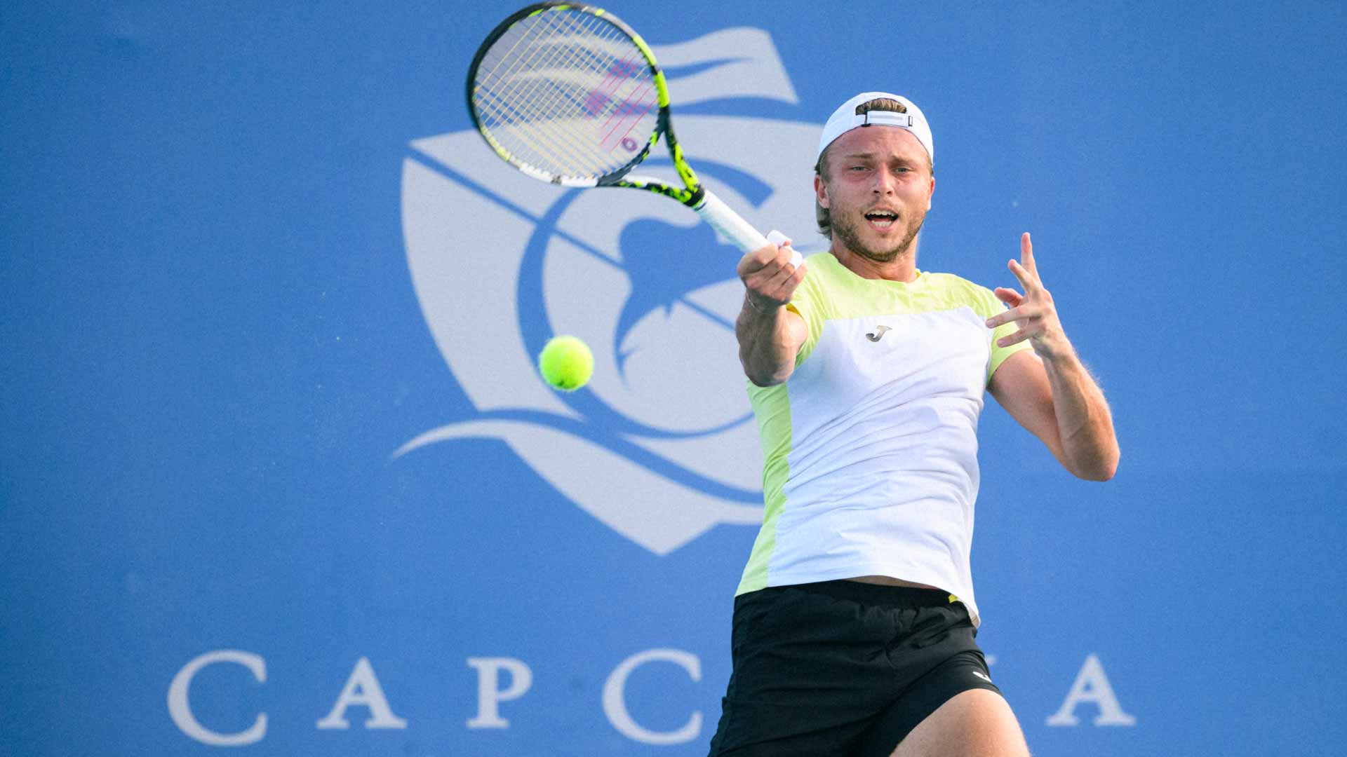 <a href='https://www.atptour.com/en/players/alexandre-muller/mp20/overview'>Alexandre Muller</a> in action Thursday at the Cap Cana Challenger.