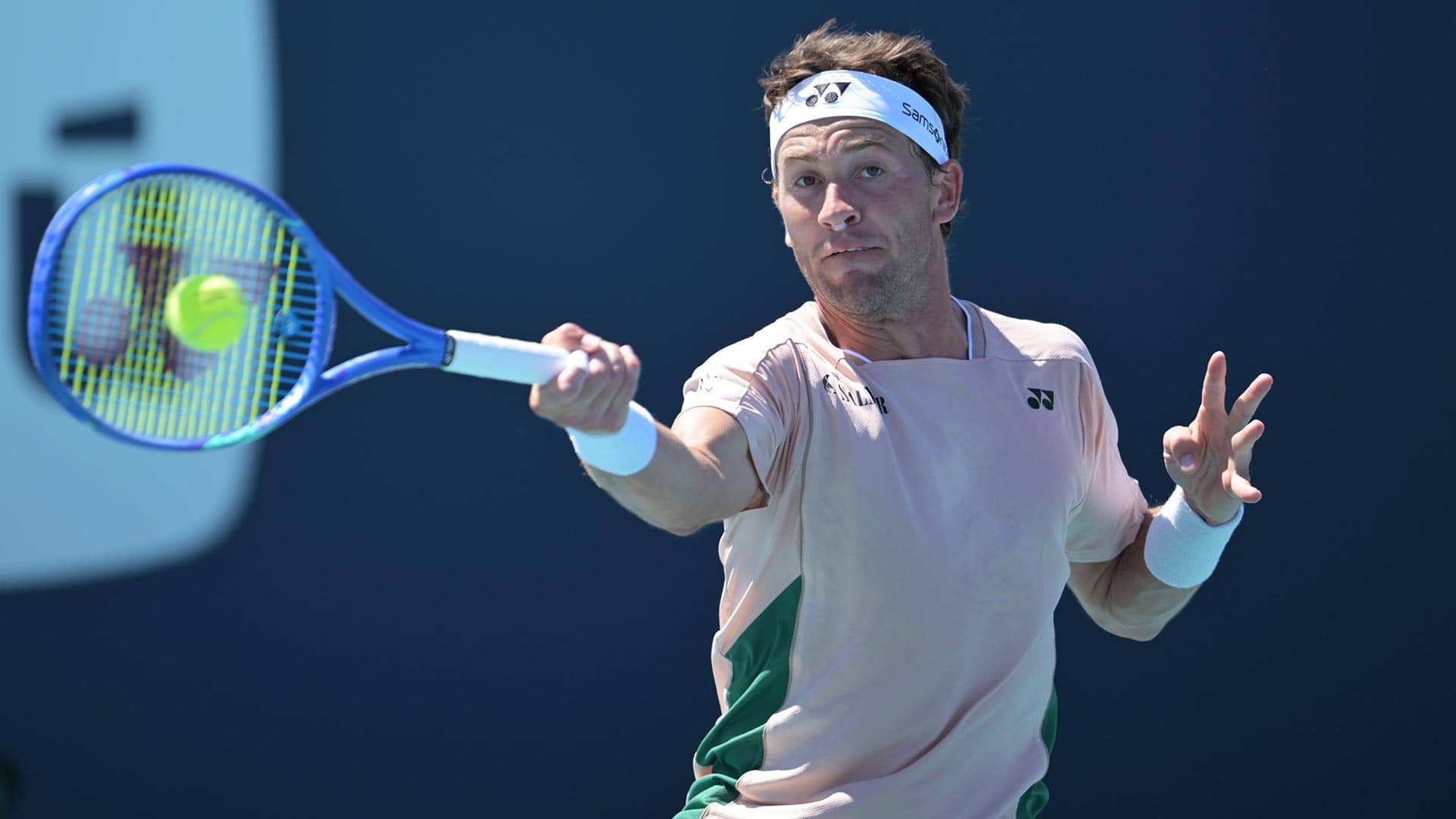 Former finalists Ruud, Dimitrov start Miami campaigns with wins