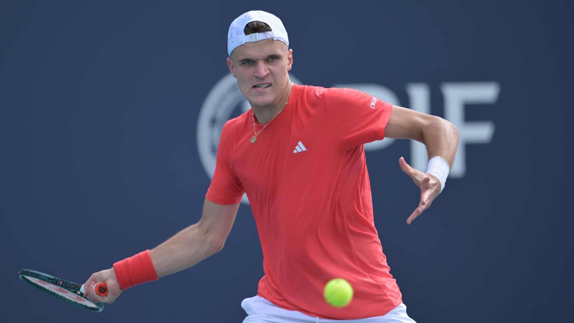 Top-10 slayer Mensik powers past Draper in Miami, Opelka upsets Rune