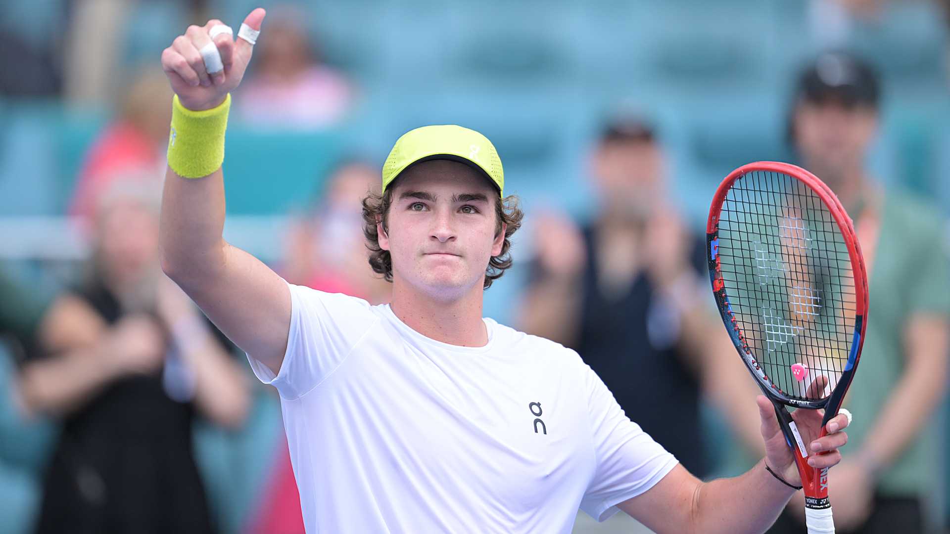 Fearless Fonseca surges into Miami third round