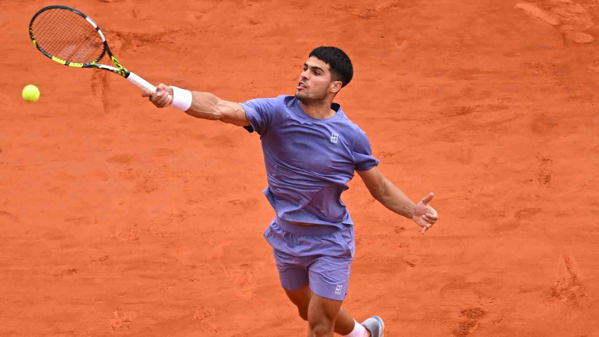 Carlos Alcaraz on clay: 100 matches and a legacy of greatness | ATP Tour | Tennis