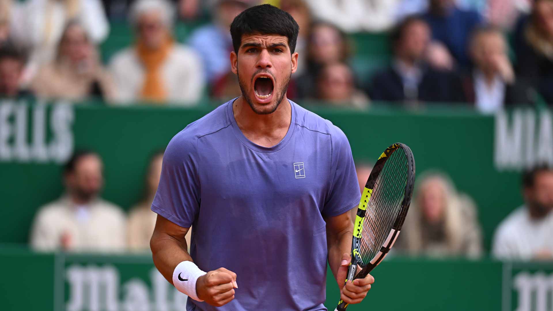 Carlos Alcaraz celebra durante la final del domingo en el Rolex Monte-Carlo Masters.