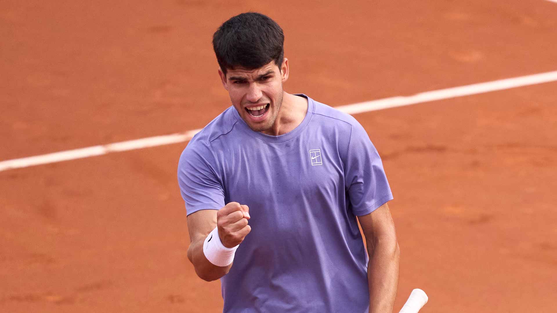 Alcaraz extends winning streak, reaches Barcelona QFs