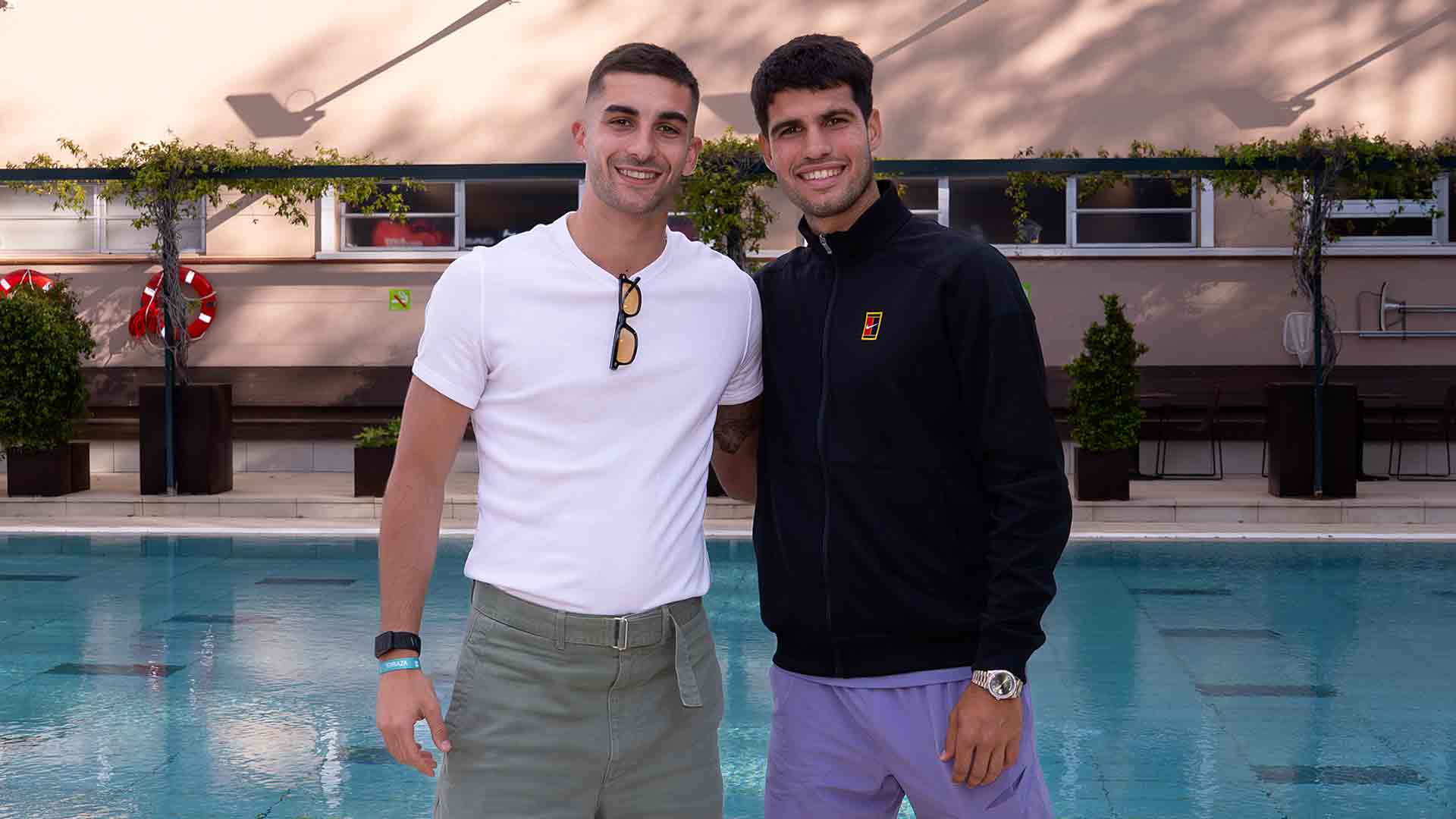 Ferran Torres, delantero del FC Barcelona y el dos veces campeón, Carlos Alcaraz.