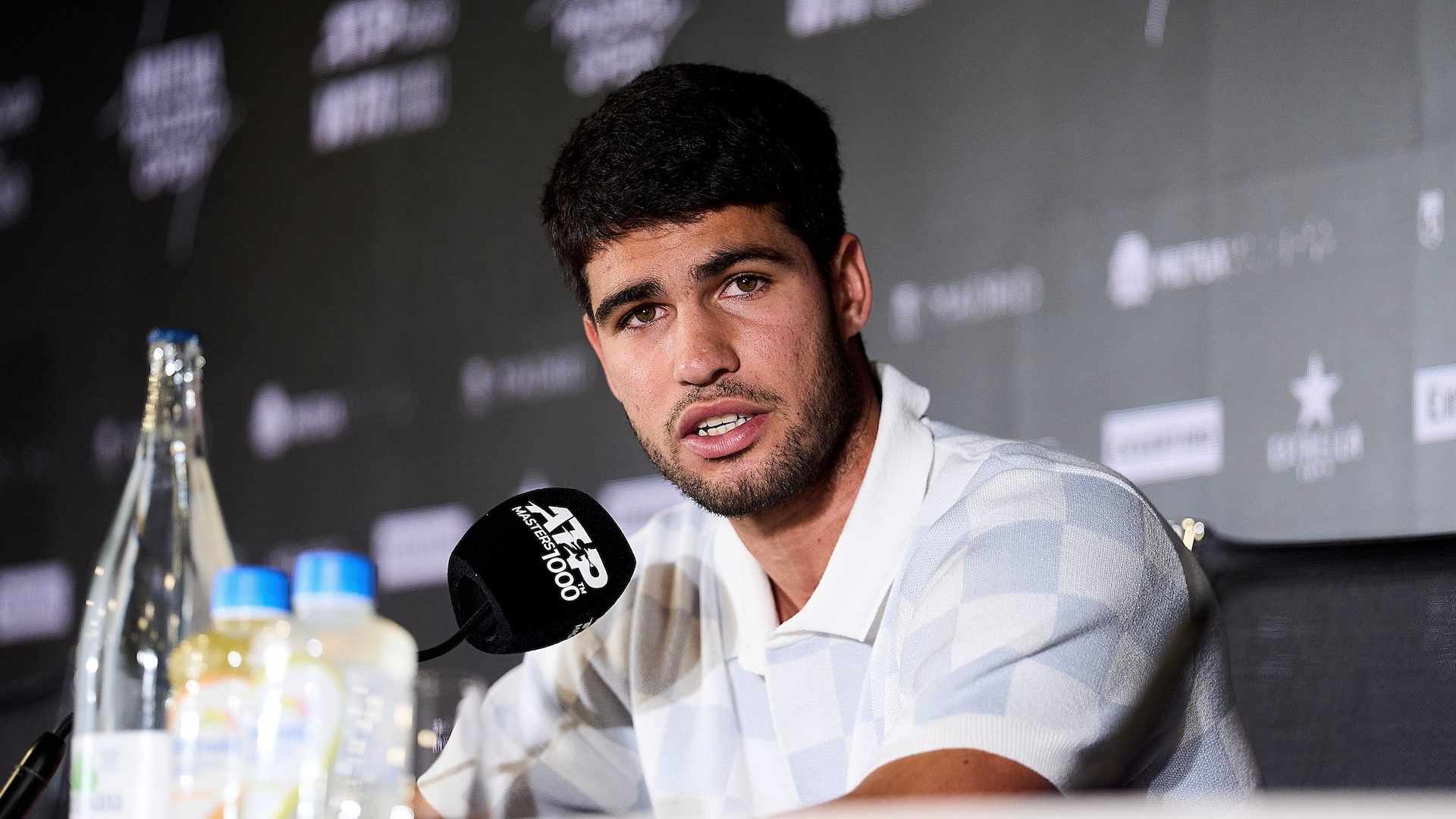 Carlos Alcaraz comparece ante la prensa en el Mutua Madrid Open 2025.