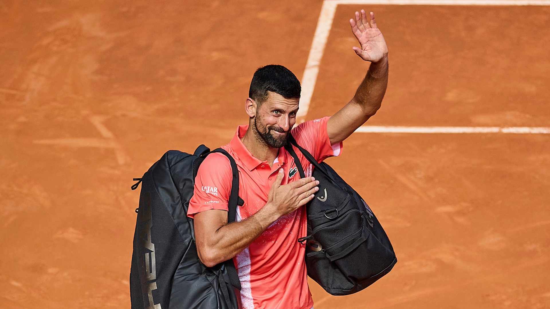 Novak Djokovic se despide del Estadio Manolo Santana en Madrid.