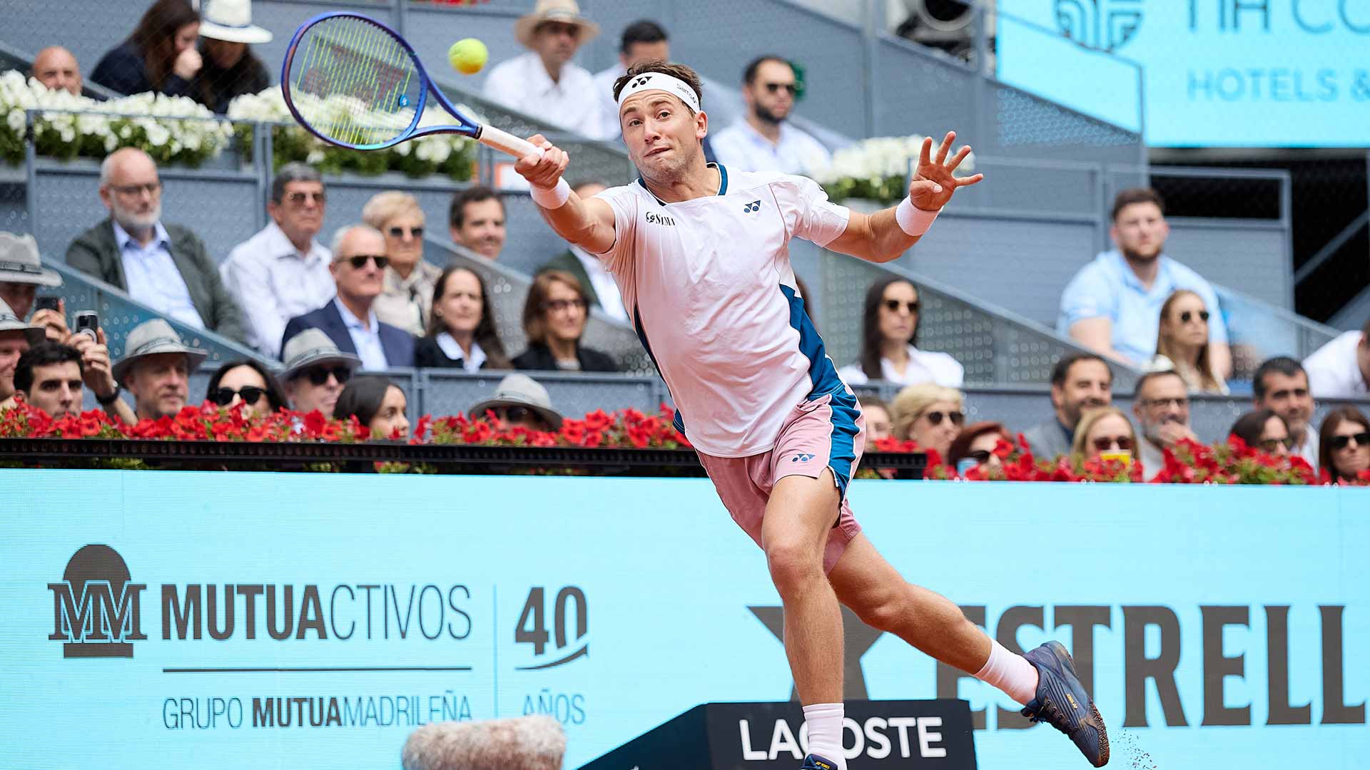 Ruud fends off Cerundolo for Madrid final berth